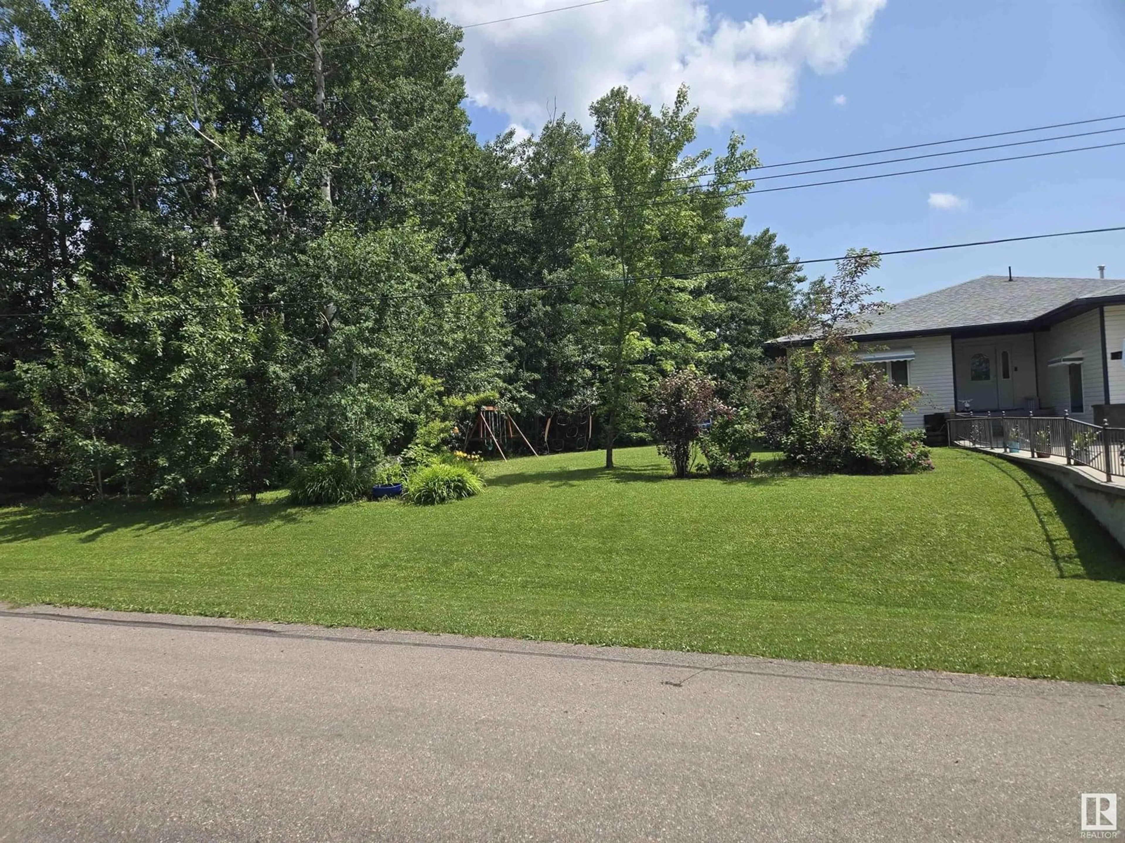 A pic from outside/outdoor area/front of a property/back of a property/a pic from drone, unknown for 21 POWER DR, Rural Lac Ste. Anne County Alberta T0E0A0