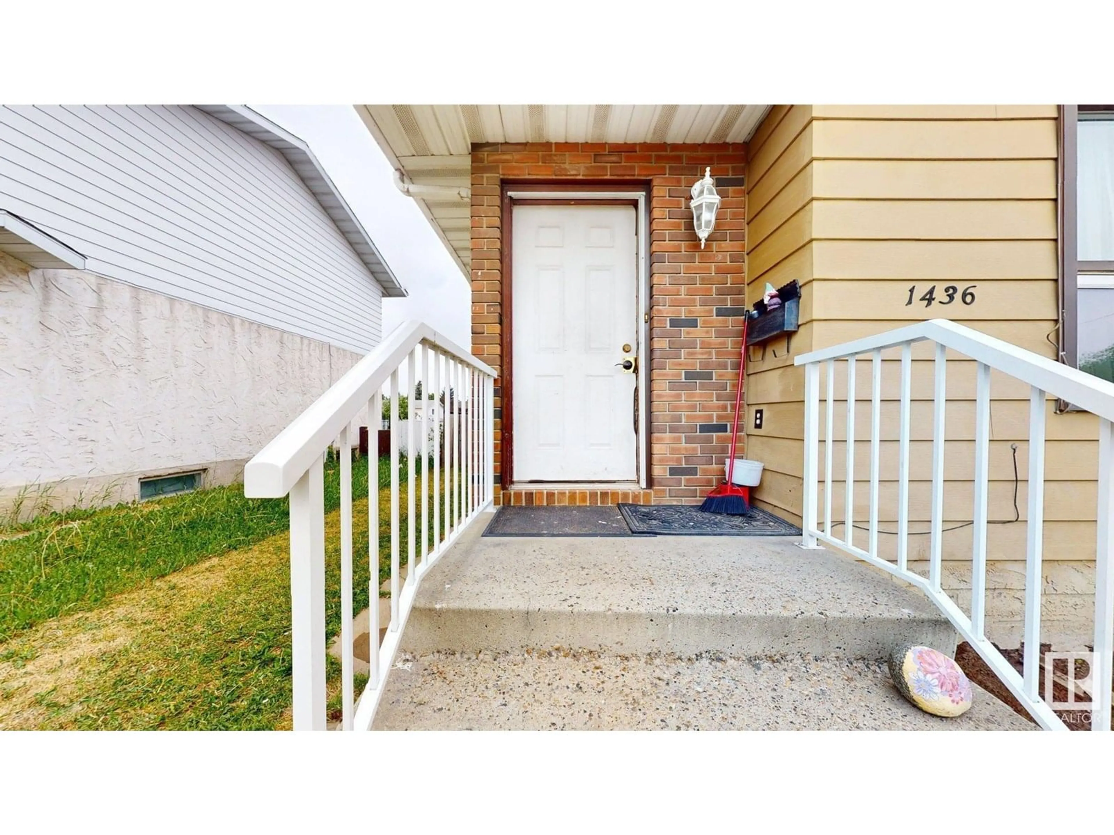 Unknown for 1436 62 ST, Edmonton Alberta T6L1S8