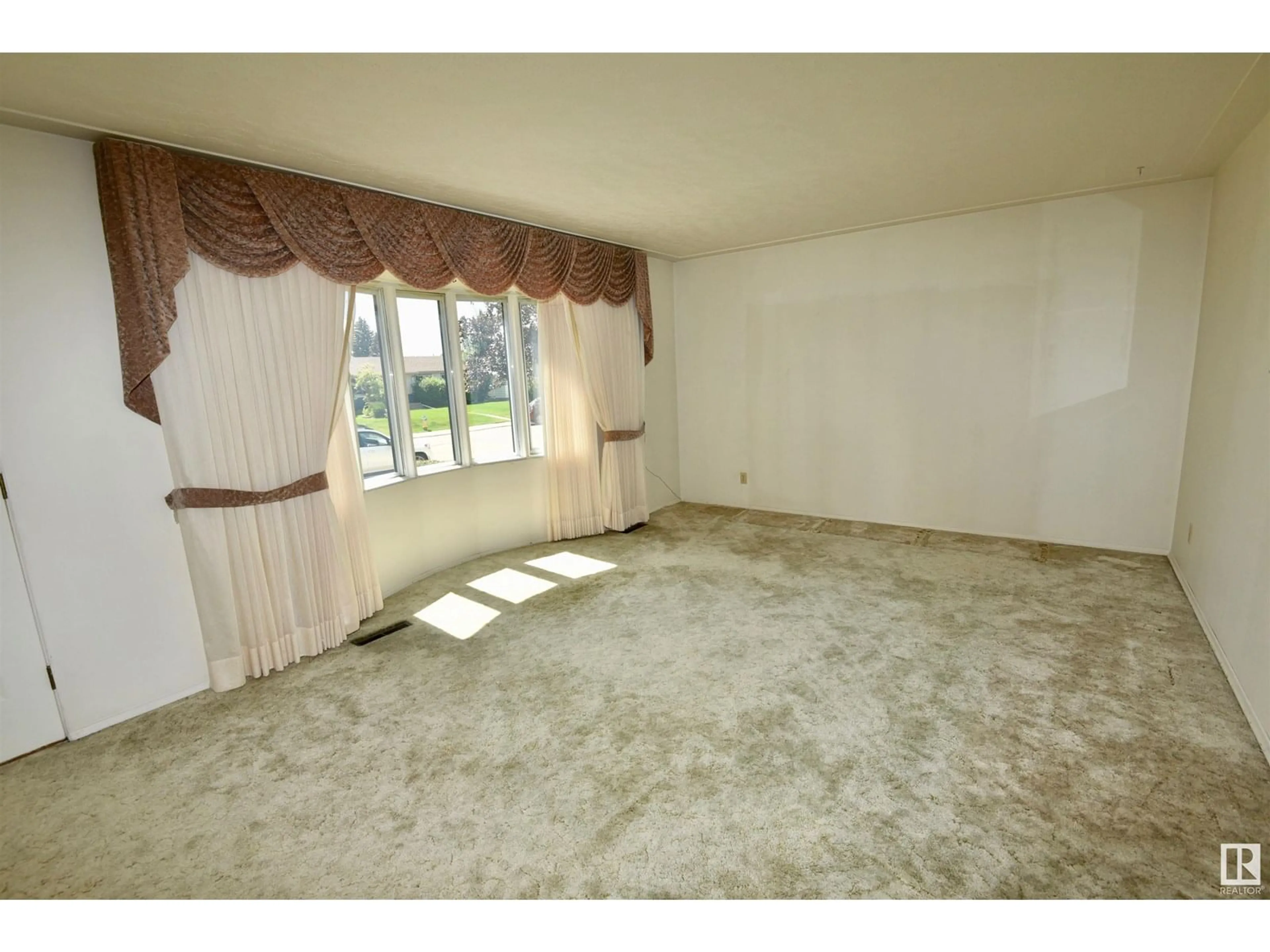 A pic of a room for 5908 94B AV, Edmonton Alberta T6B0Z4