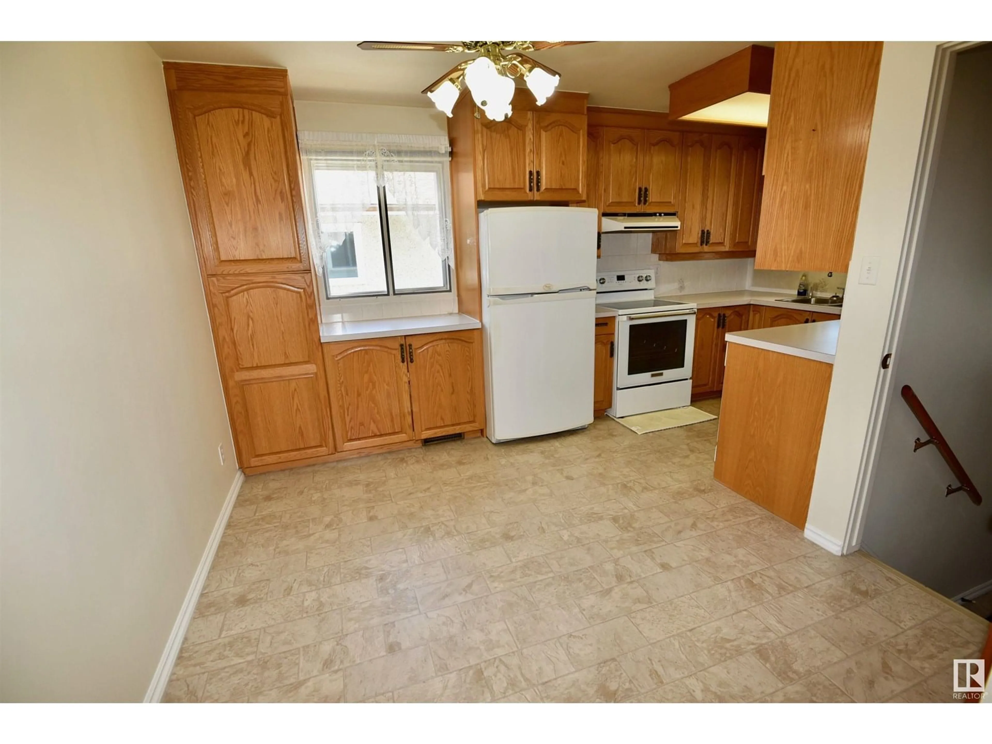 Standard kitchen, unknown for 5908 94B AV, Edmonton Alberta T6B0Z4