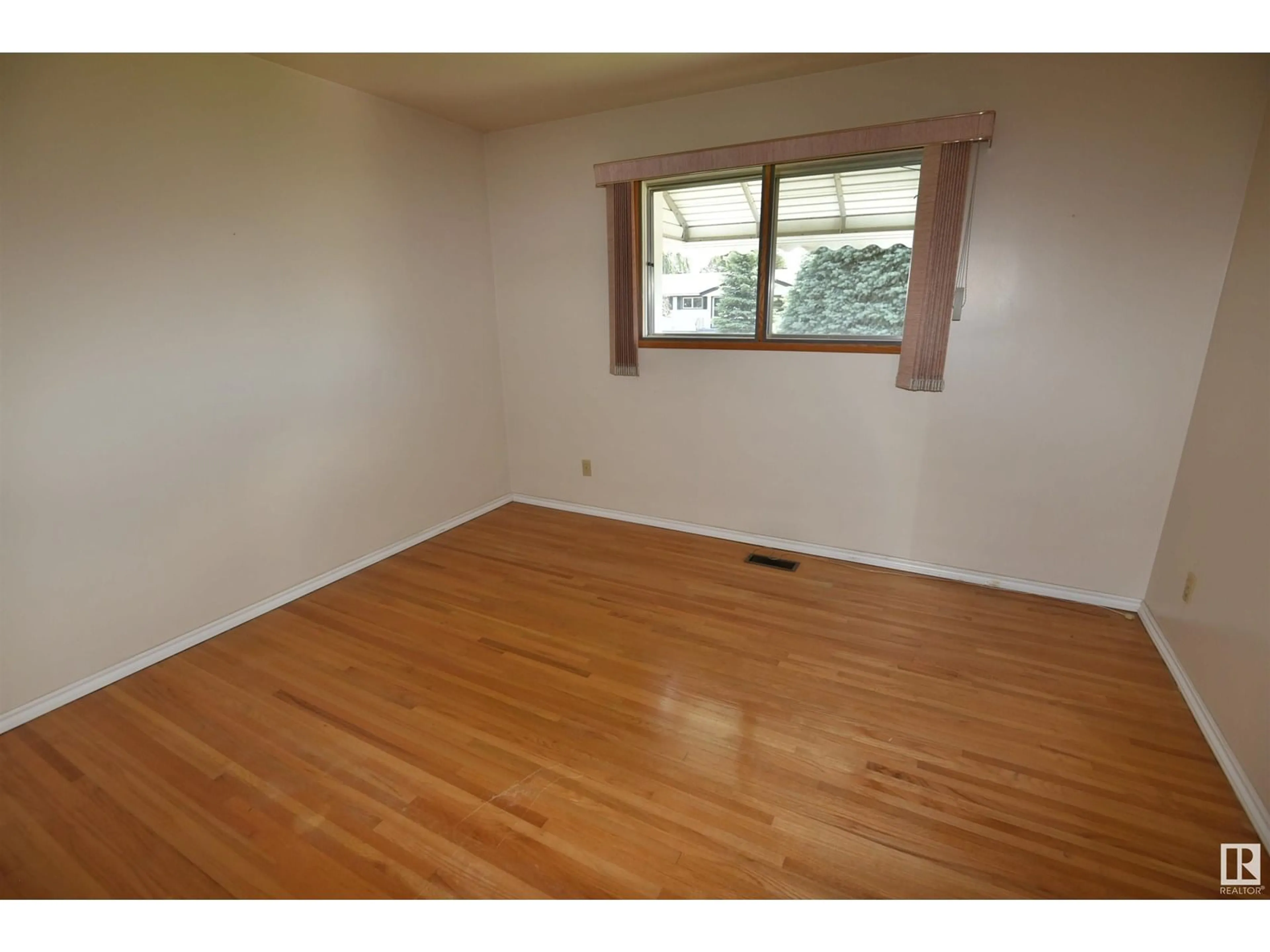A pic of a room for 5908 94B AV, Edmonton Alberta T6B0Z4