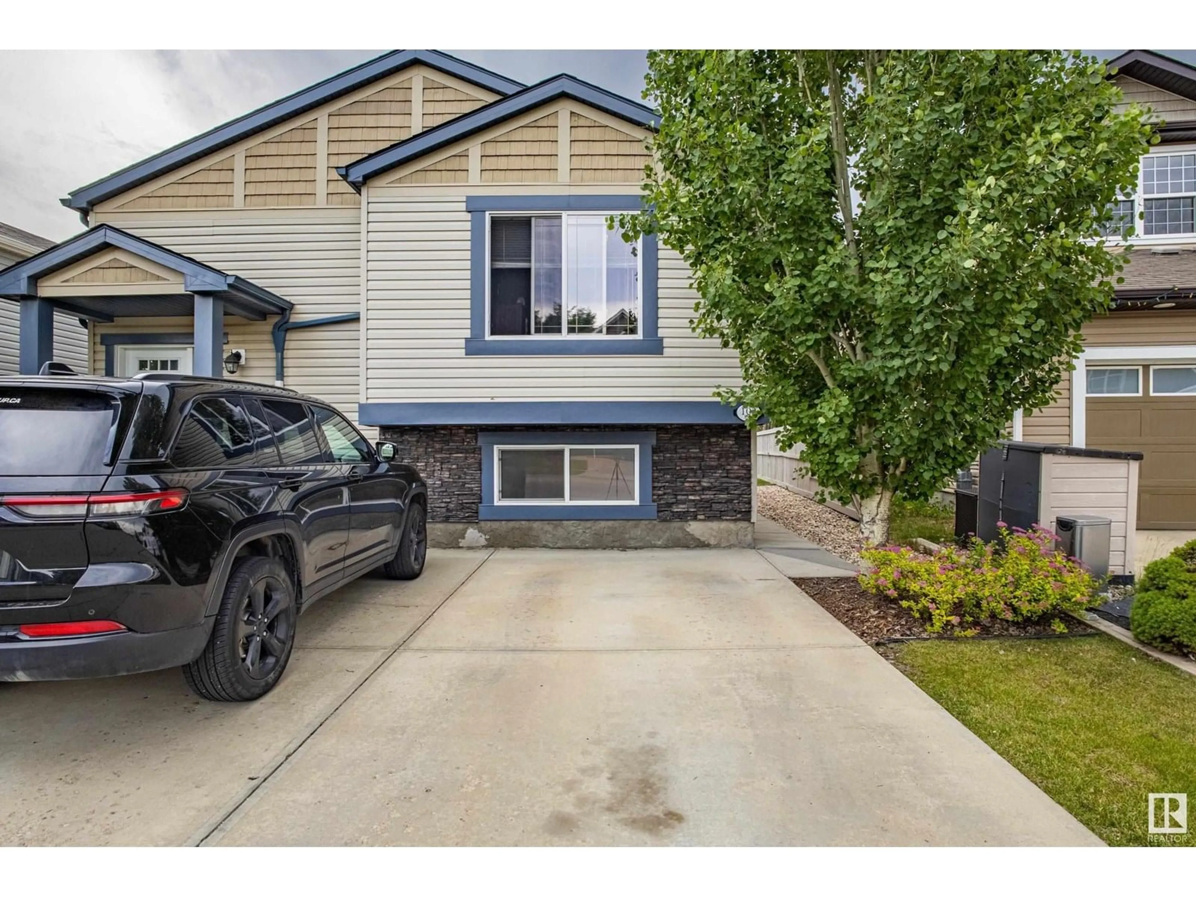 Home with vinyl exterior material, street for #102 - 142 SELKIRK PL, Leduc Alberta T9E0M9