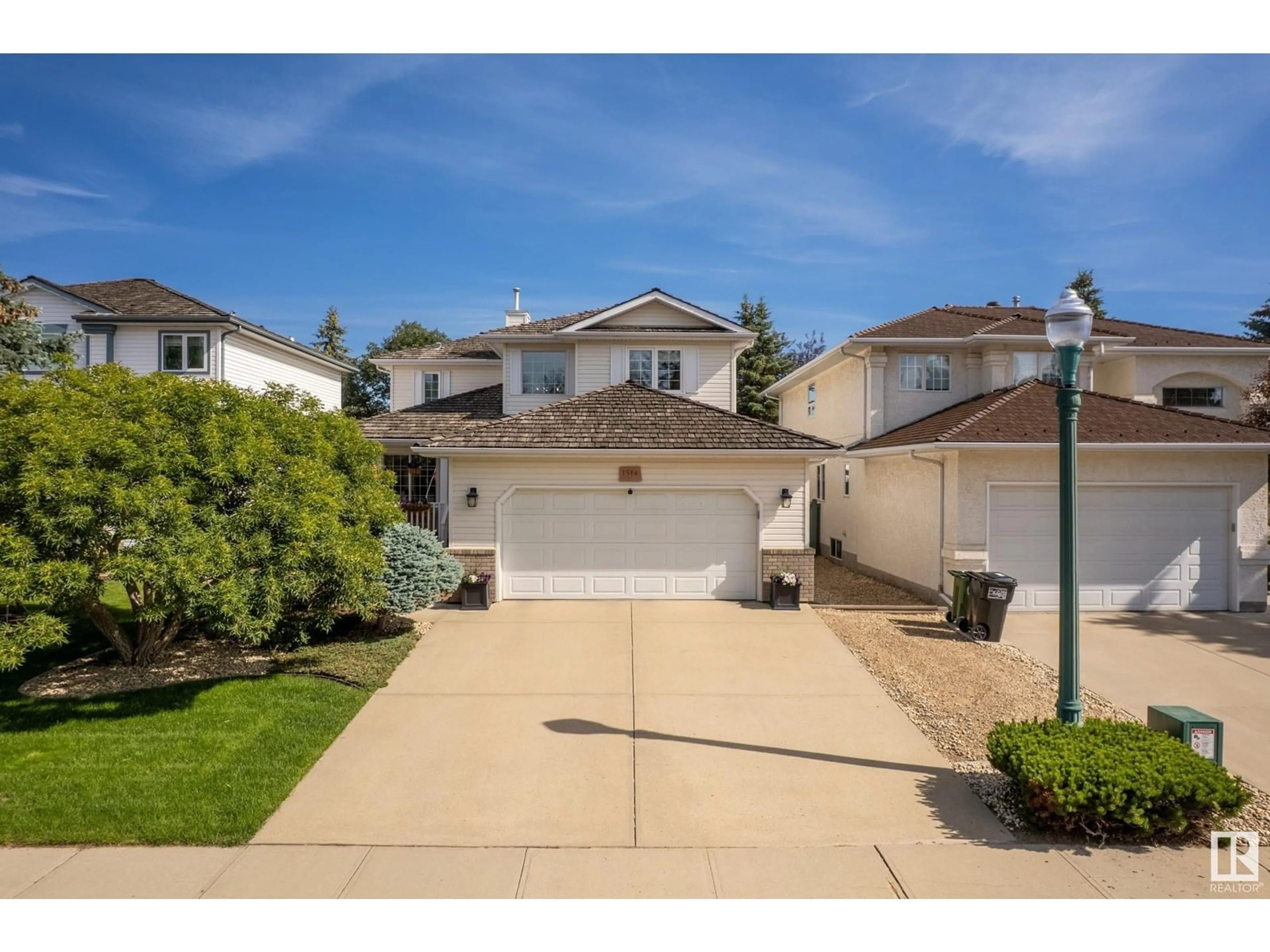 A pic from outside/outdoor area/front of a property/back of a property/a pic from drone, street for 1514 WELLWOOD WY, Edmonton Alberta T6M2M3