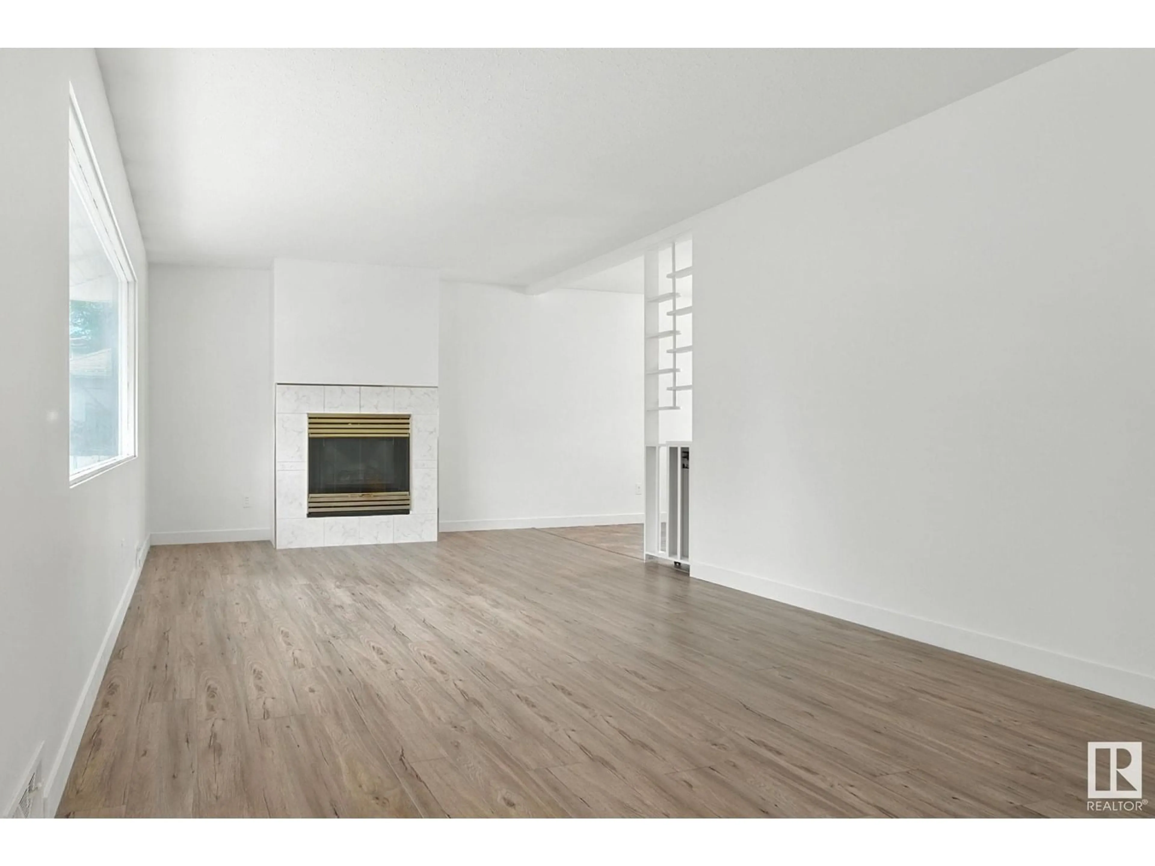 A pic of a room for 15934 94 AV, Edmonton Alberta T5R5K8