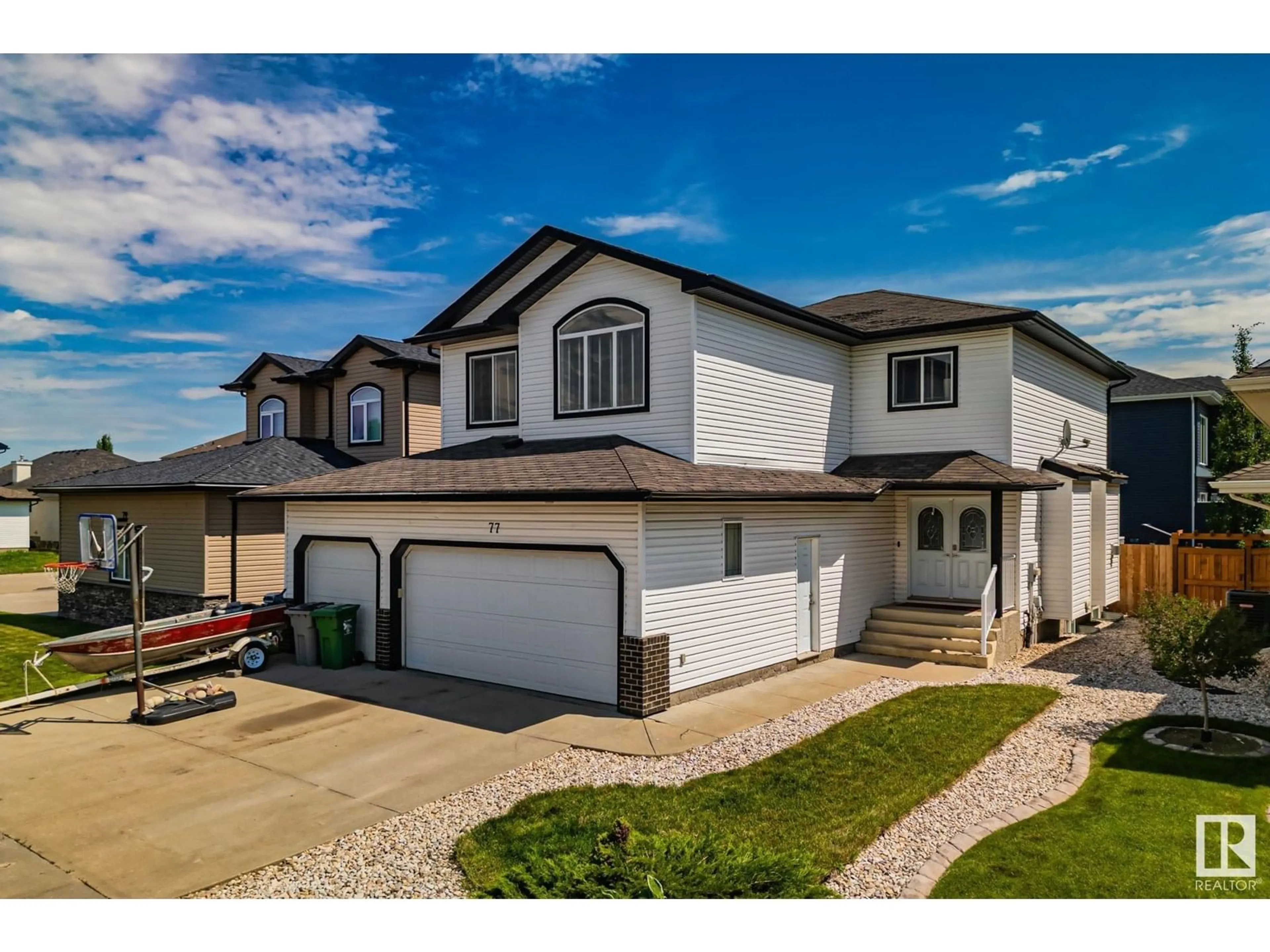 Home with vinyl exterior material, street for 77 LAKEWOOD BV, Beaumont Alberta T4X0B5