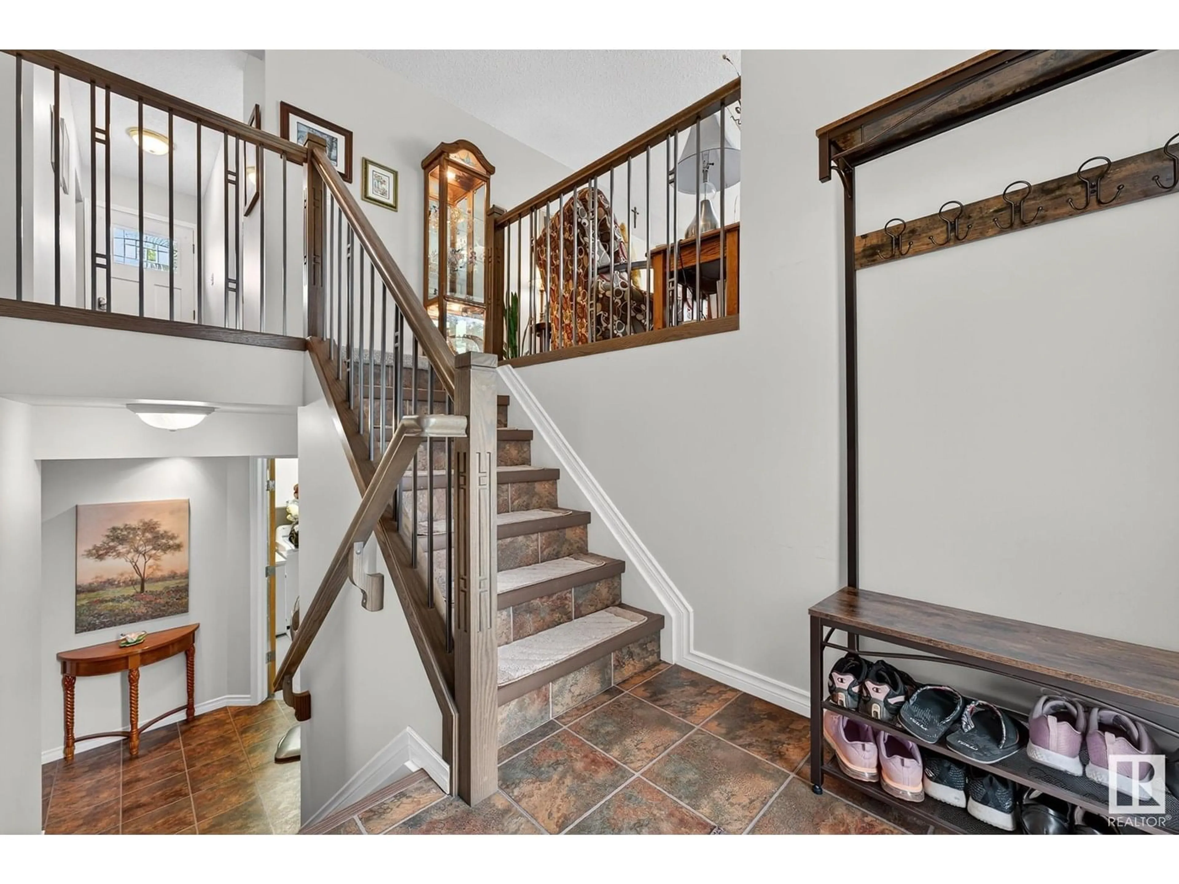 Indoor entryway for 70 HURON ST, Devon Alberta T9G1S2