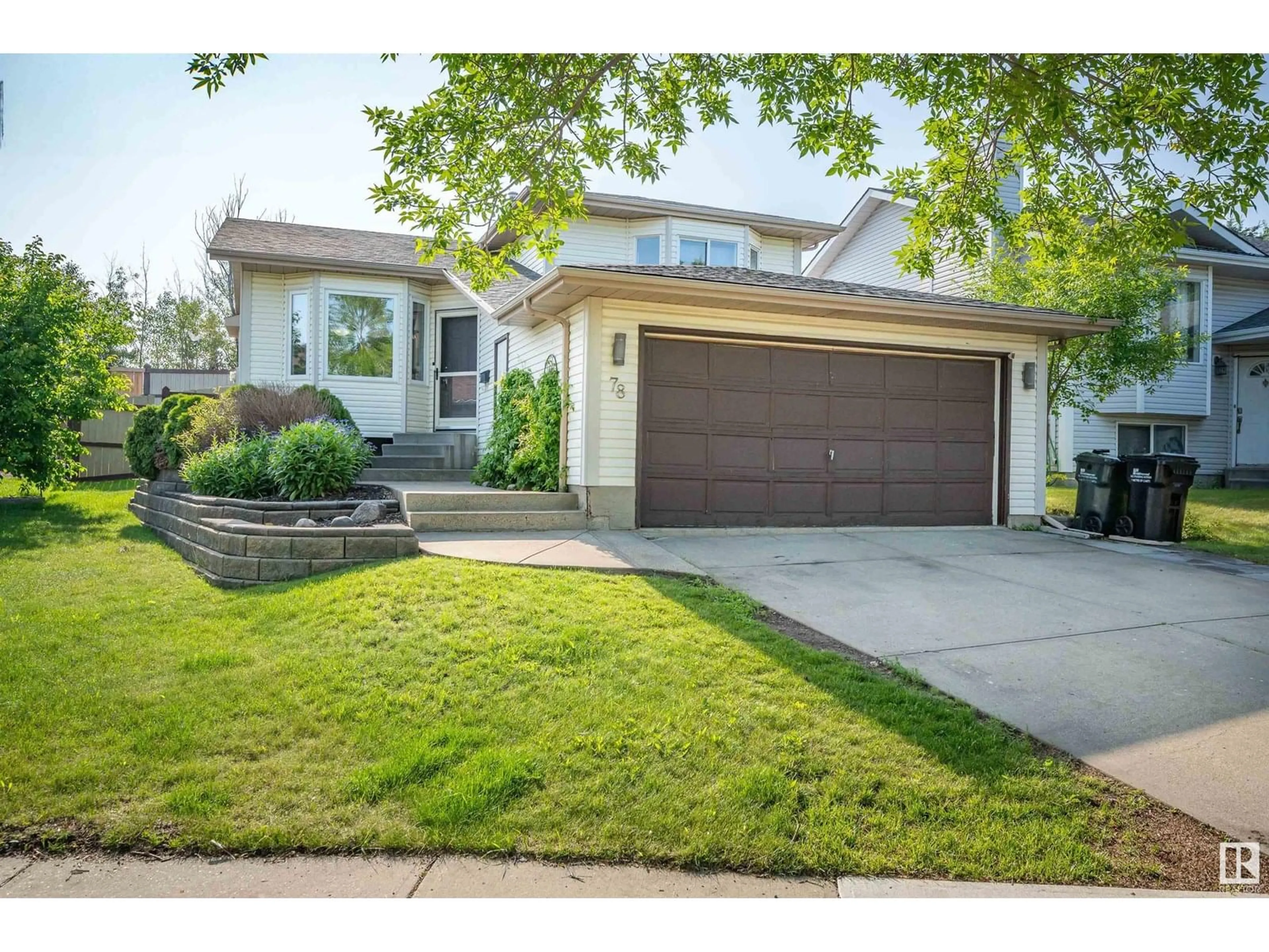 Home with vinyl exterior material, street for 78 BLUEBERRY CR, Sherwood Park Alberta T8H1R6