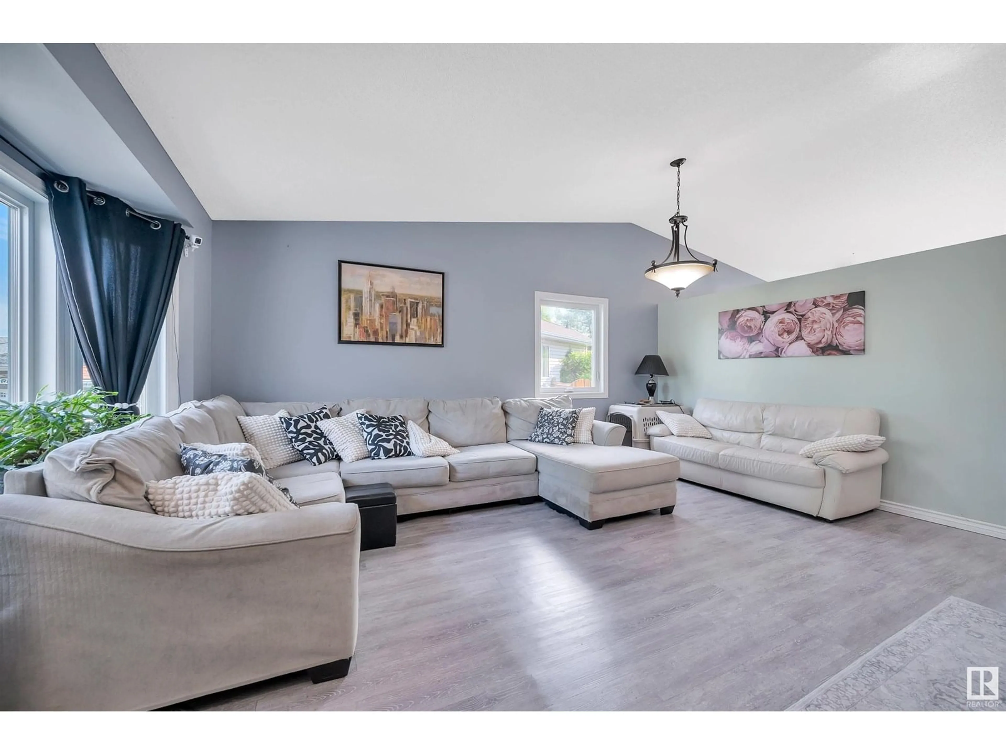 Living room with furniture, unknown for 78 BLUEBERRY CR, Sherwood Park Alberta T8H1R6