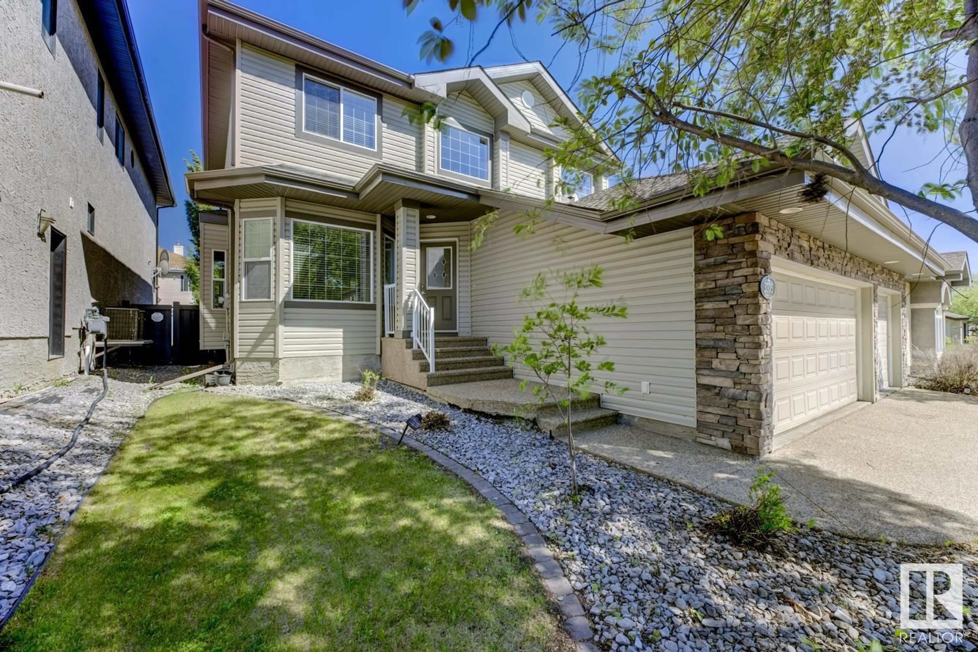 Home with vinyl exterior material, street for 3105 TREDGER PL, Edmonton Alberta T6R3P3