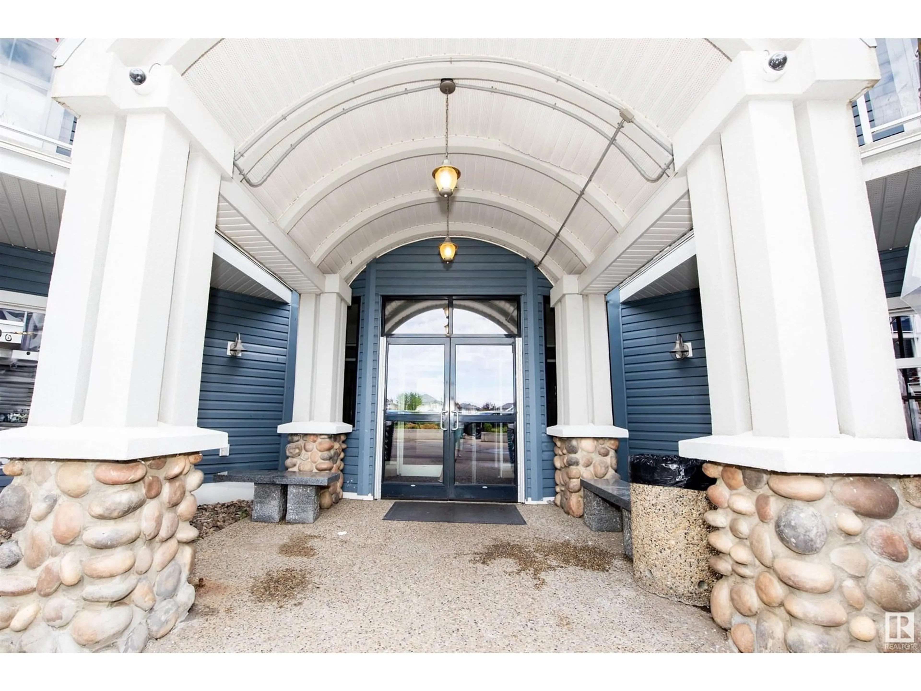 Indoor foyer for #209 - 16035 132 ST, Edmonton Alberta T6V0B4