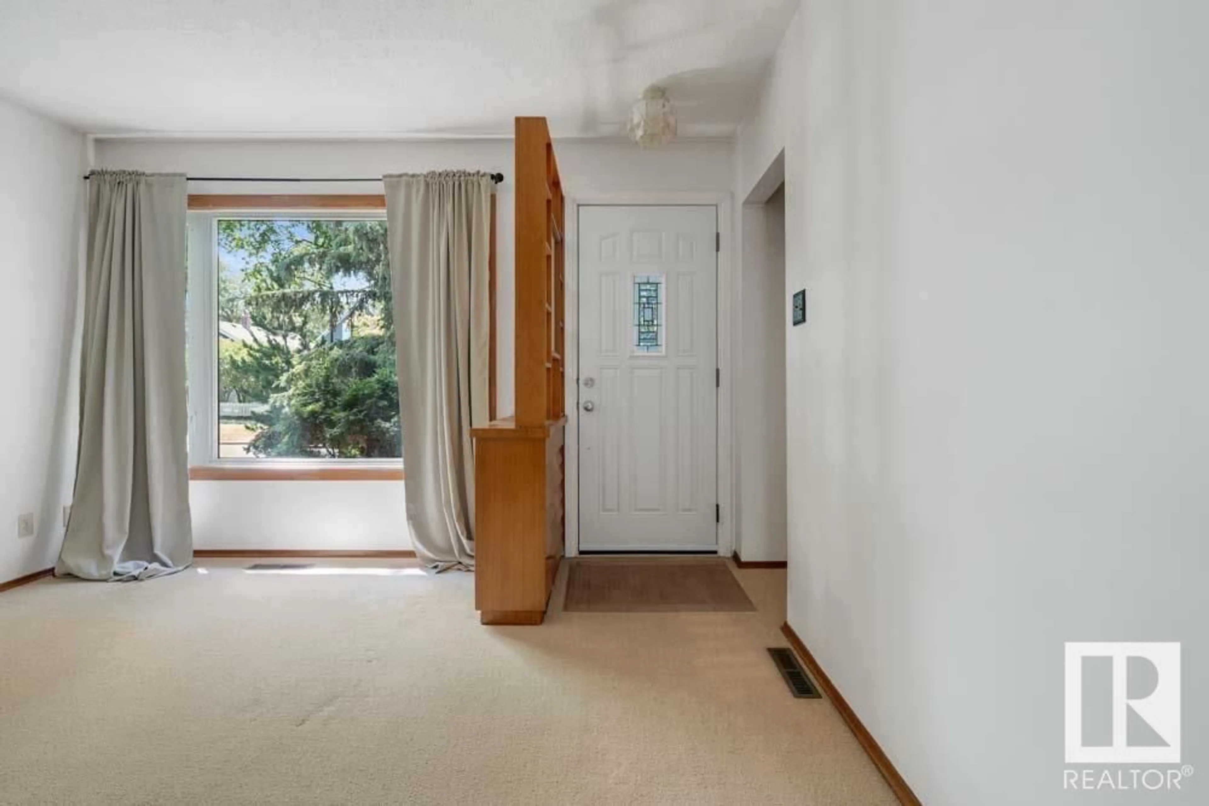 Indoor foyer for NW - 11333 65 ST, Edmonton Alberta T5W4K5