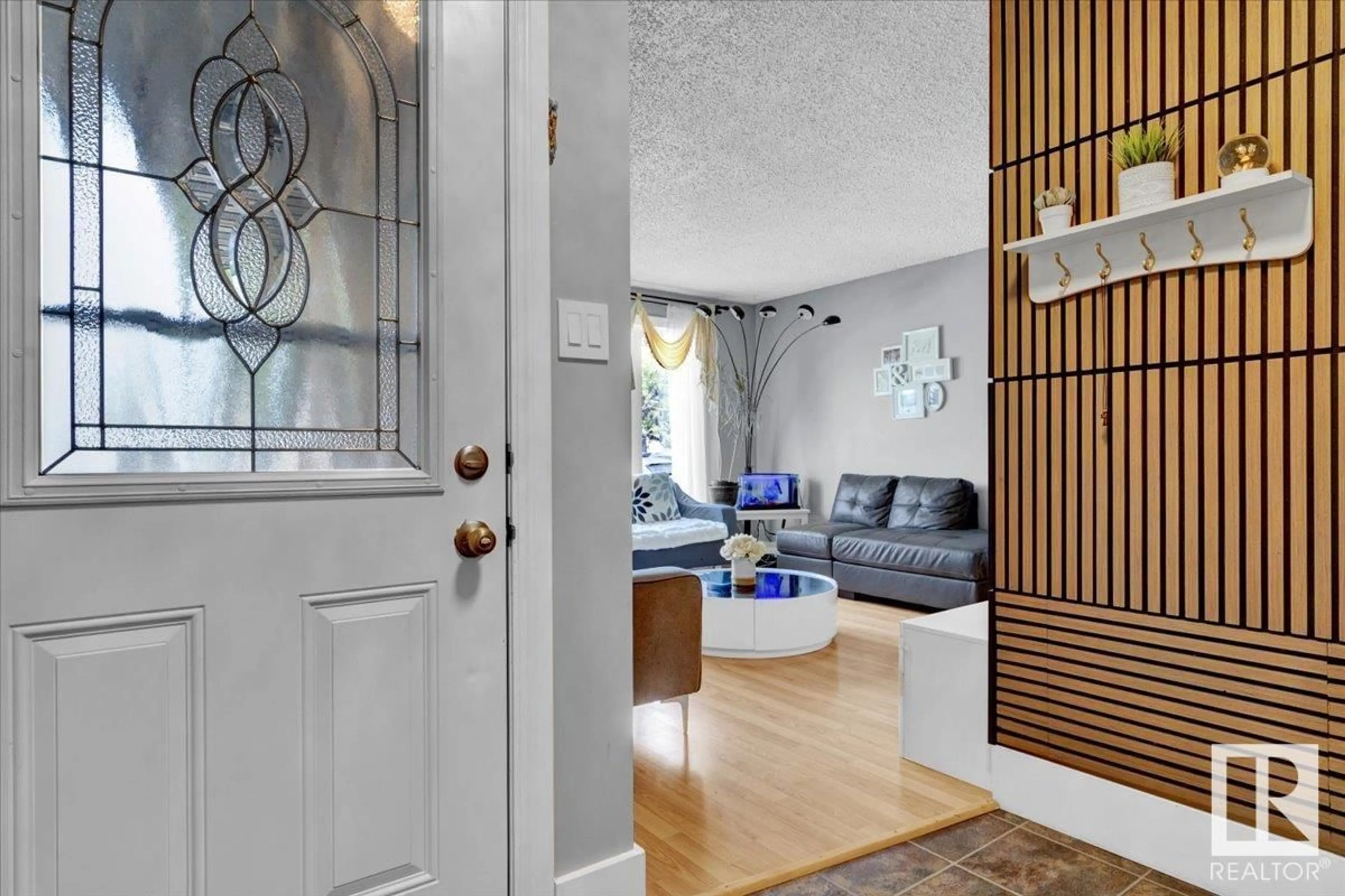 Indoor entryway for 10027 173 AVE, Edmonton Alberta T5X3Y1