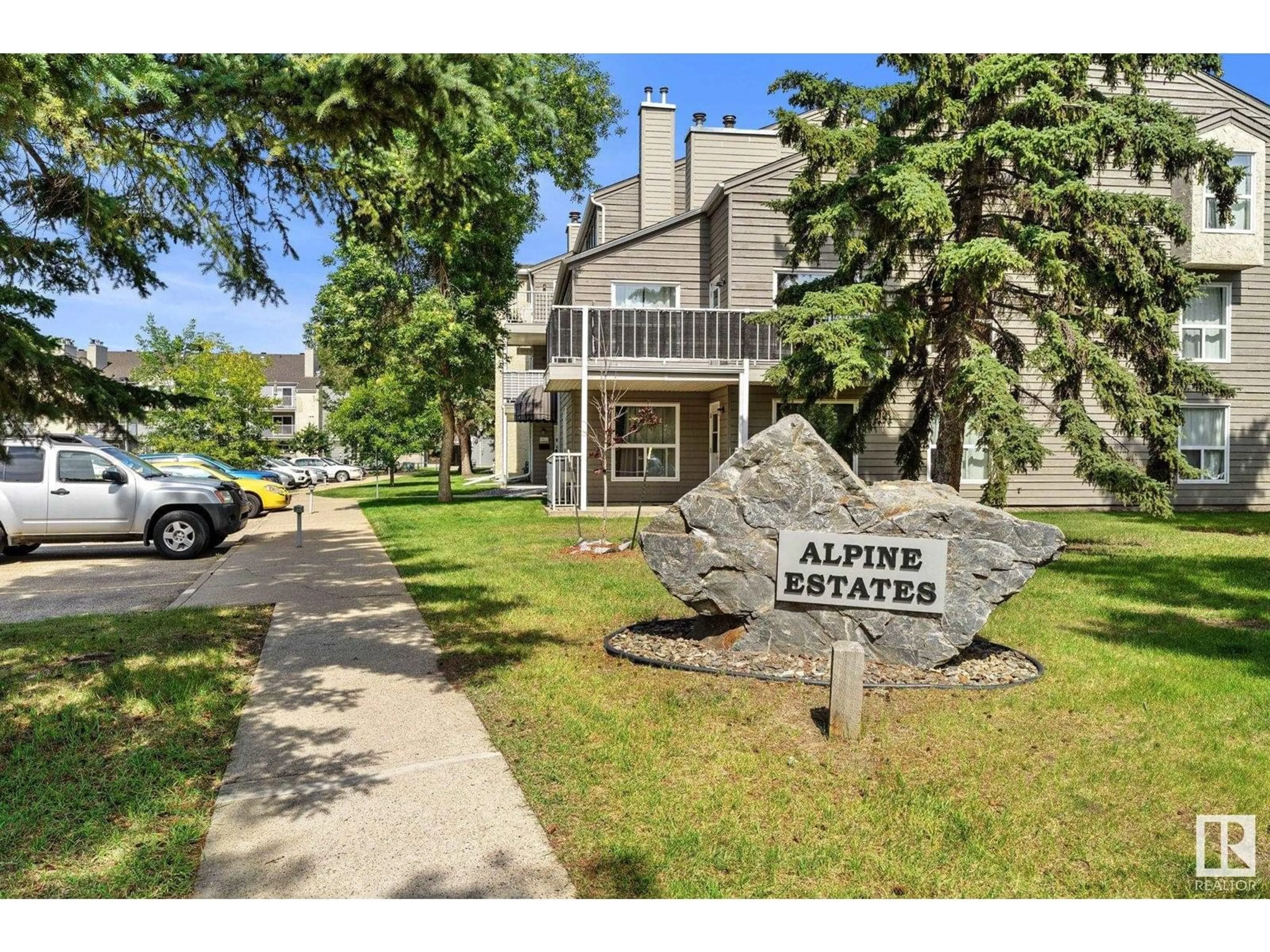 Indoor foyer for 108 ALPINE PL, St. Albert Alberta T8N3Y2