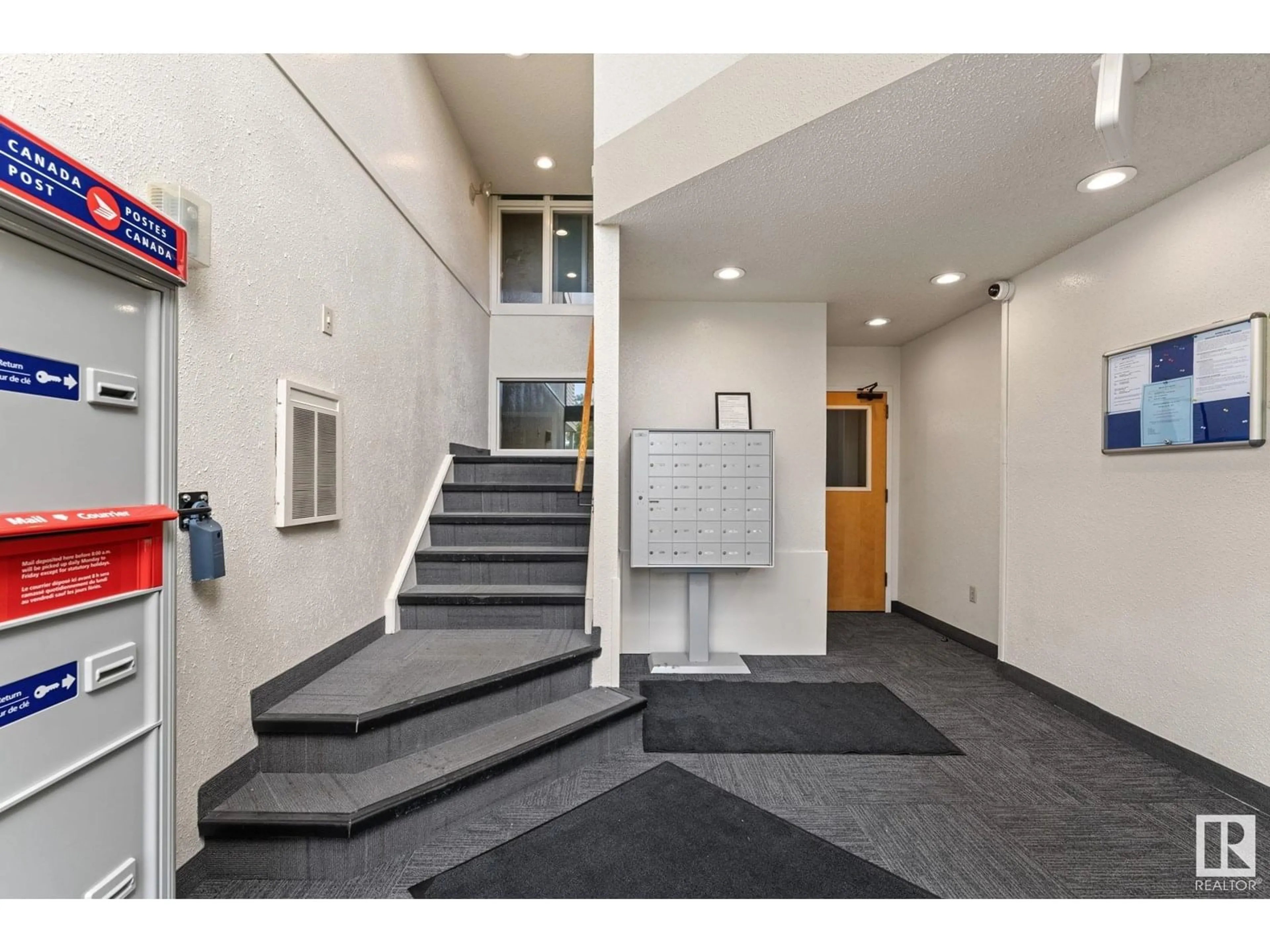 Indoor foyer for 108 ALPINE PL, St. Albert Alberta T8N3Y2