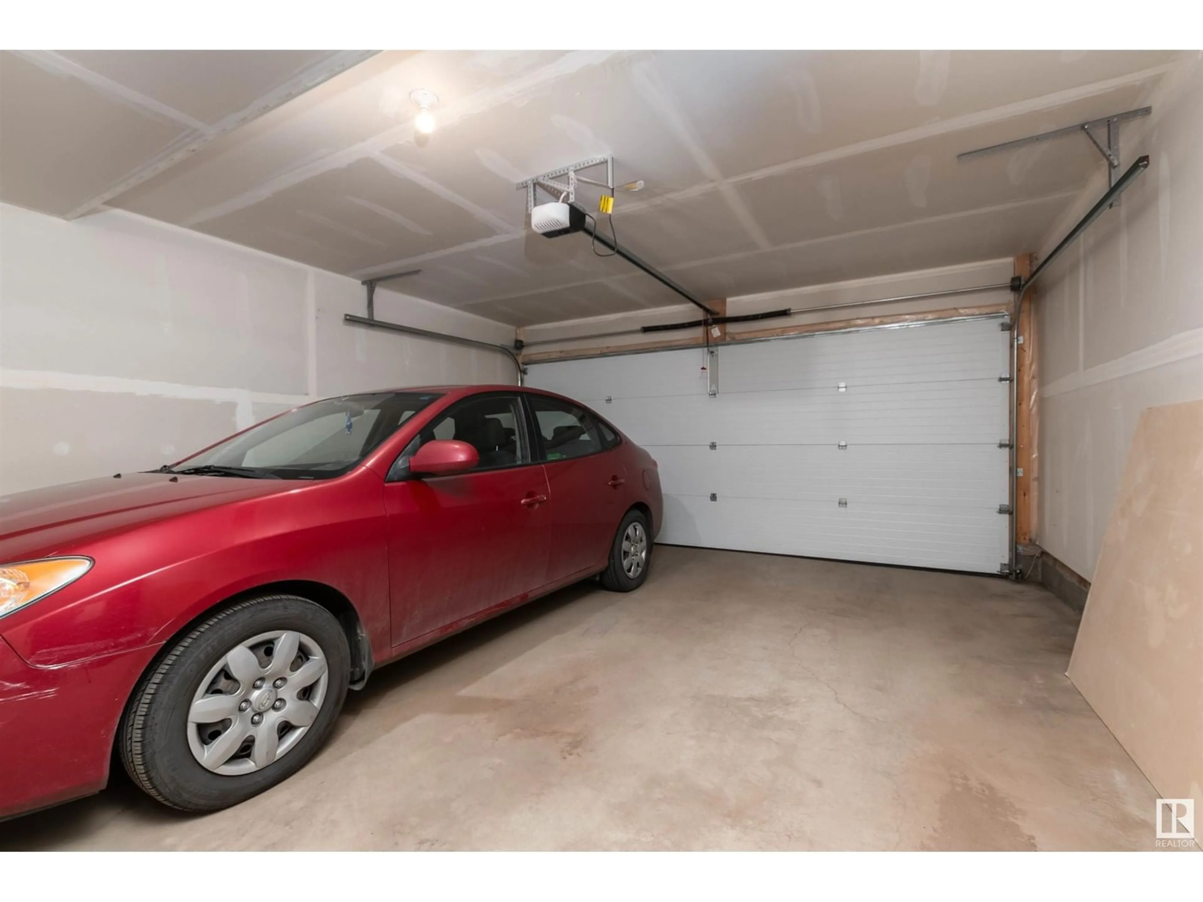 Indoor garage for #44 - 17832 78 ST, Edmonton Alberta T5Z0P7