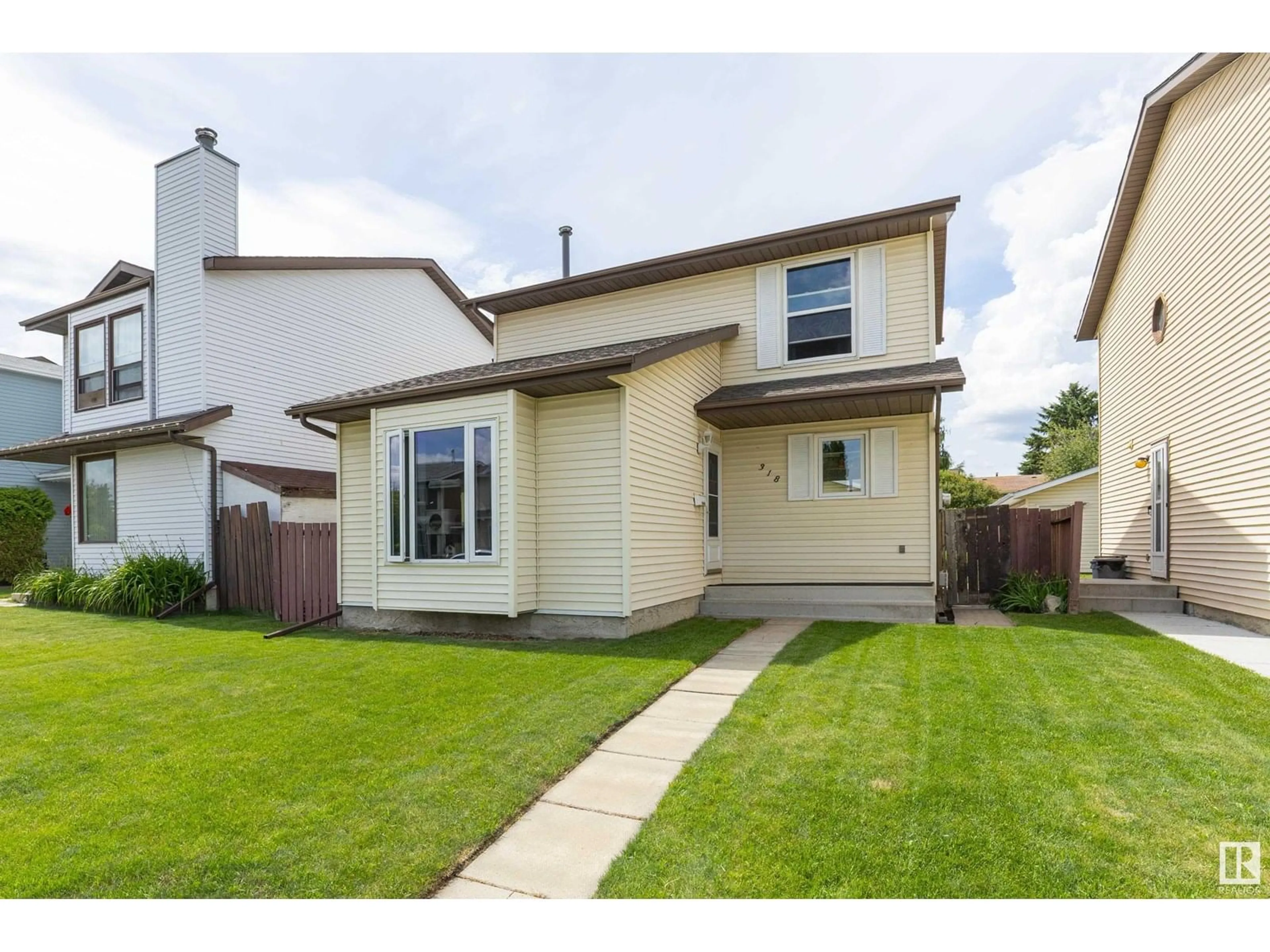 Home with vinyl exterior material, street for 318 KIRKPATRICK CR, Edmonton Alberta T5L5E1