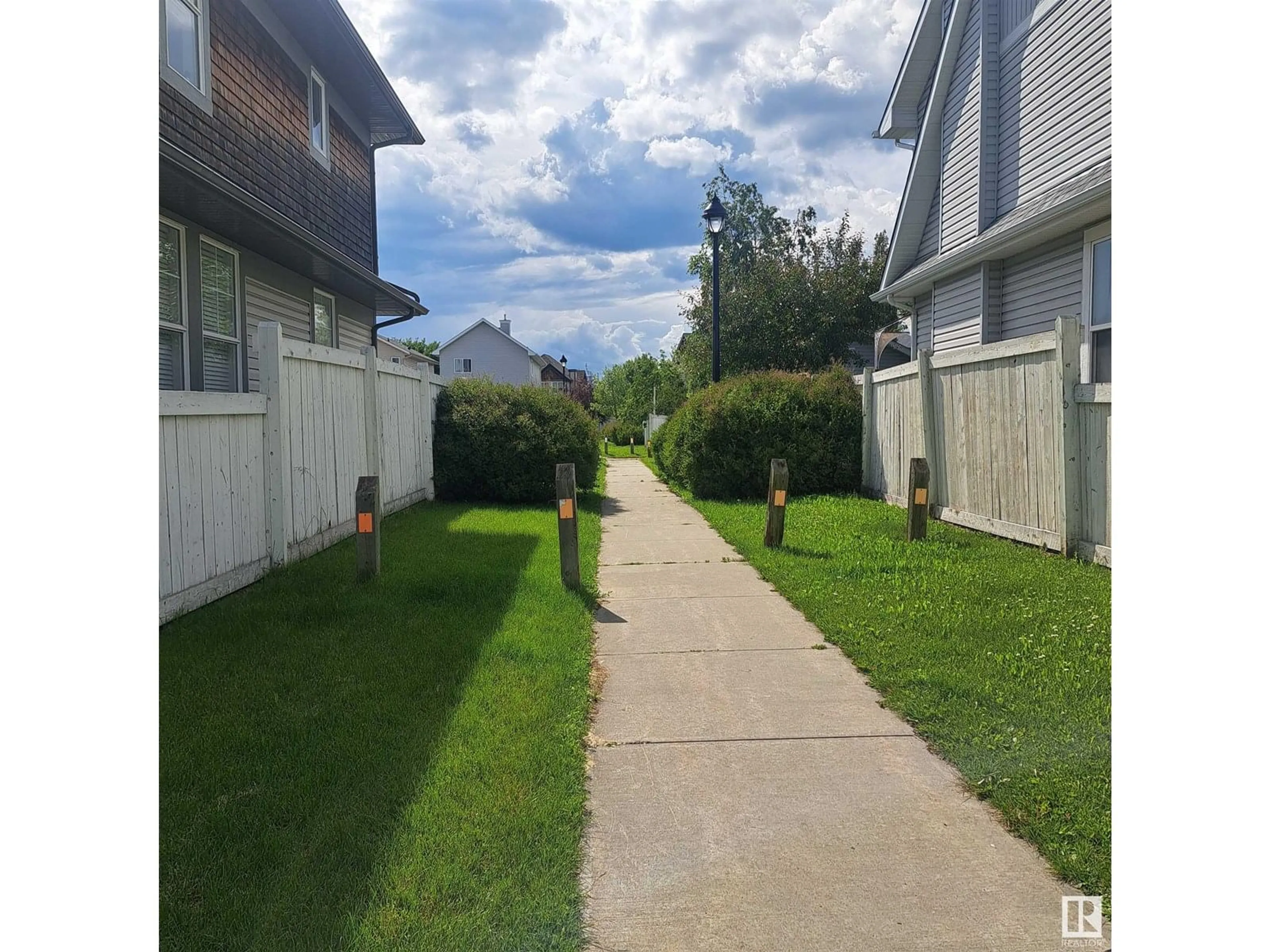 Patio, street for 4832 TERWILLEGAR CM, Edmonton Alberta T6R3H7