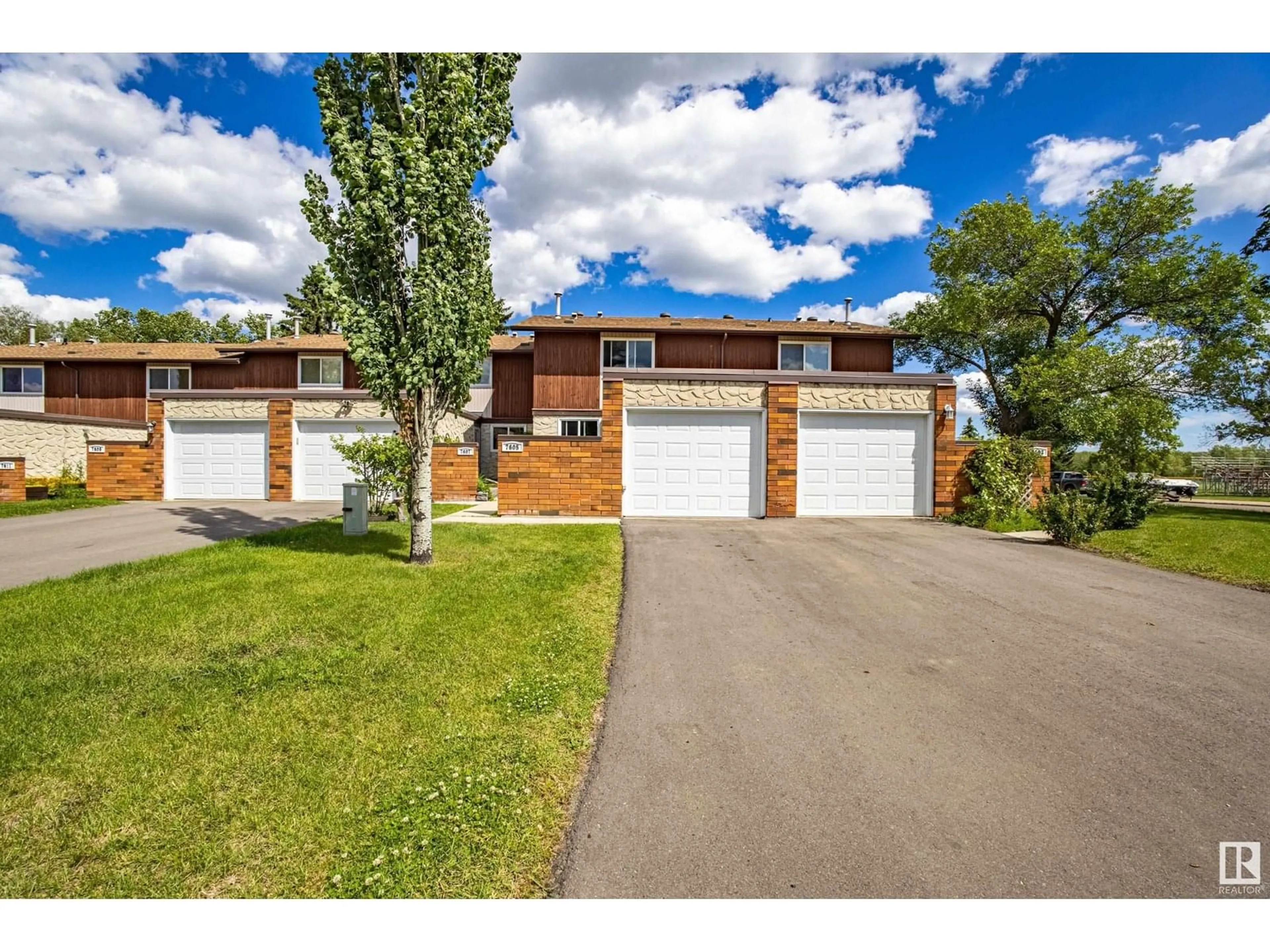 A pic from outside/outdoor area/front of a property/back of a property/a pic from drone, street for NW - 7605 176 ST, Edmonton Alberta T5T0J4