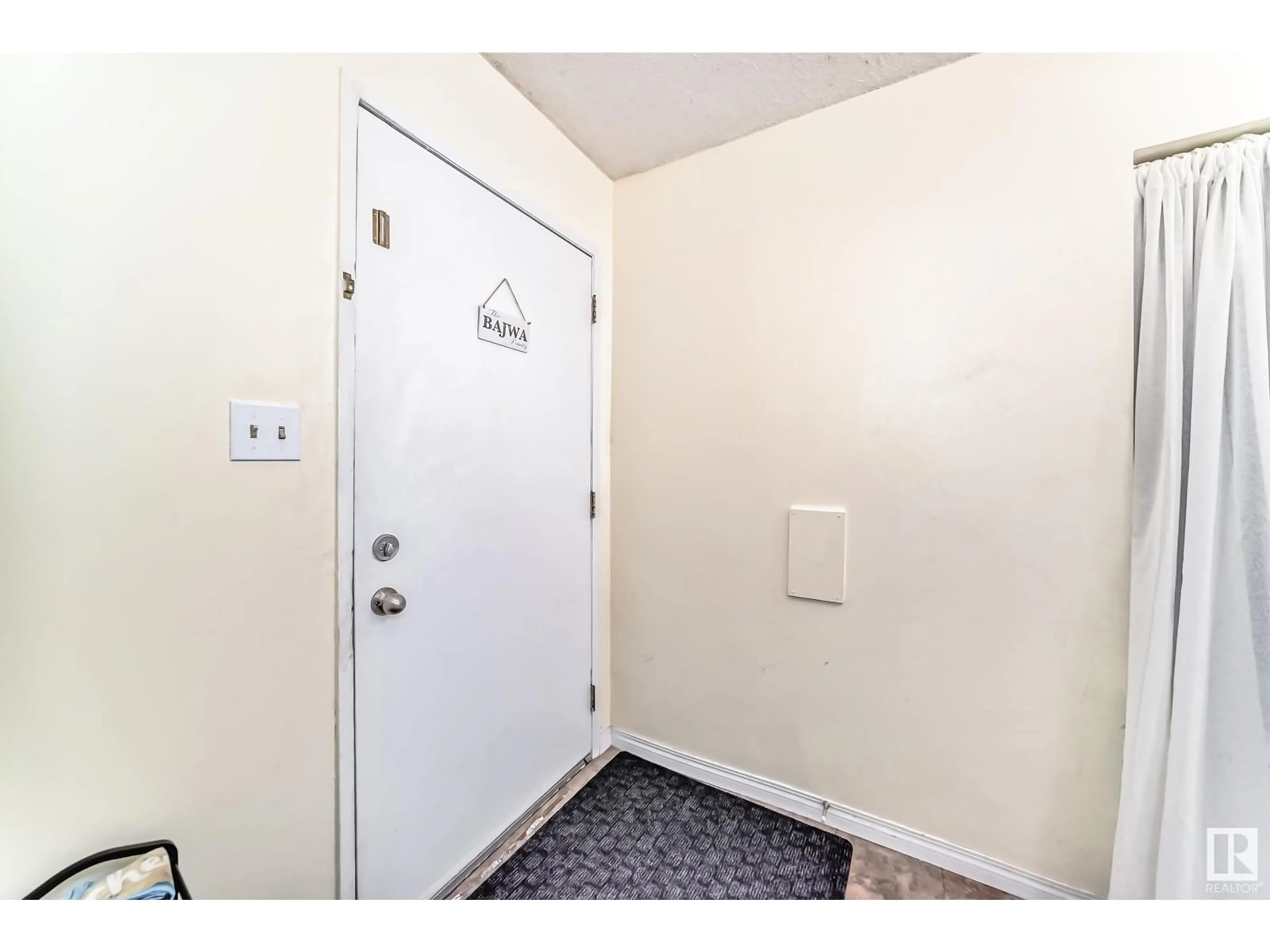 Indoor entryway for #12 - 3812 20 AV, Edmonton Alberta T6L4B2