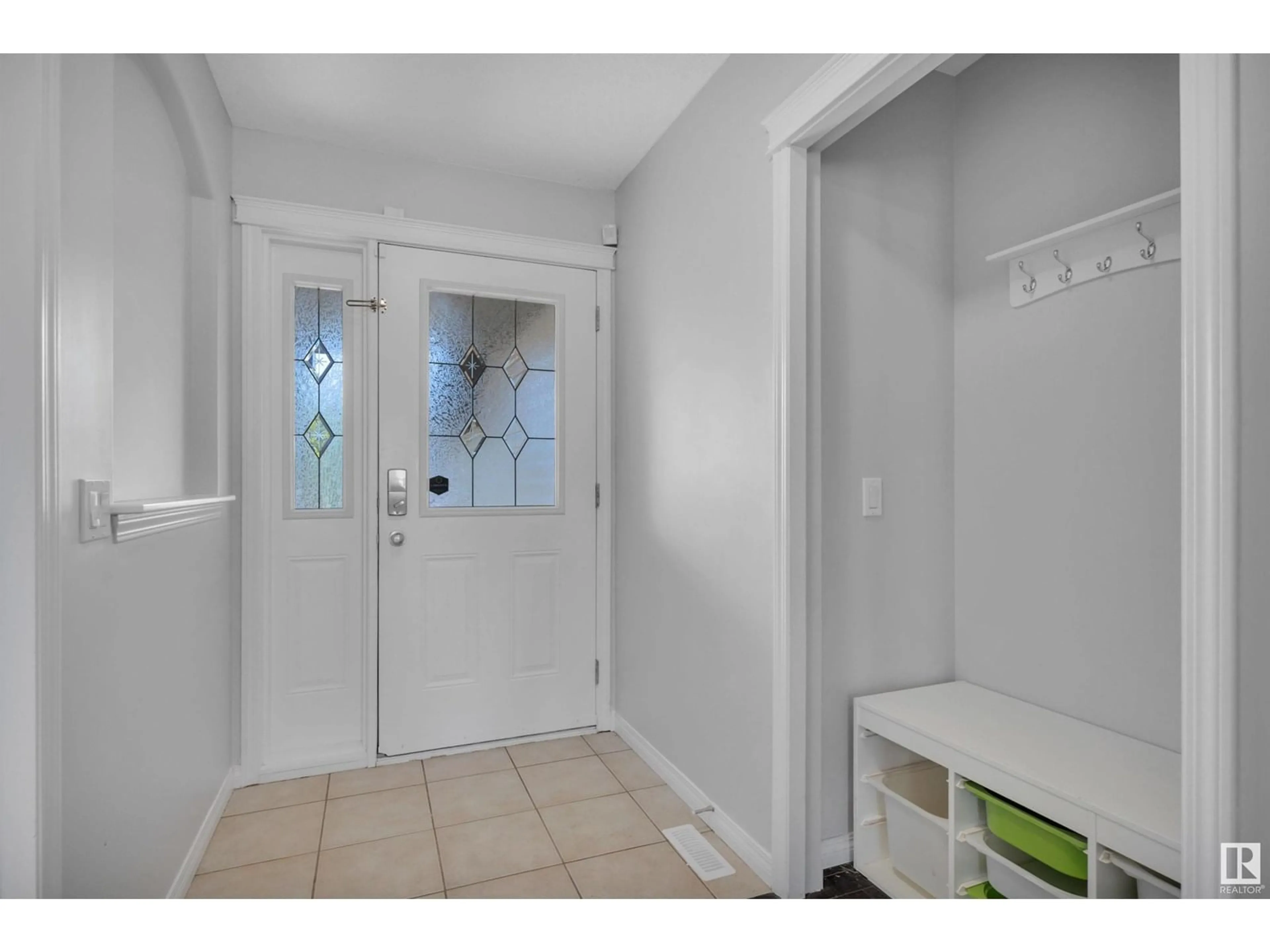 Indoor entryway for 42 WALTERS PL, Leduc Alberta T9E0G2