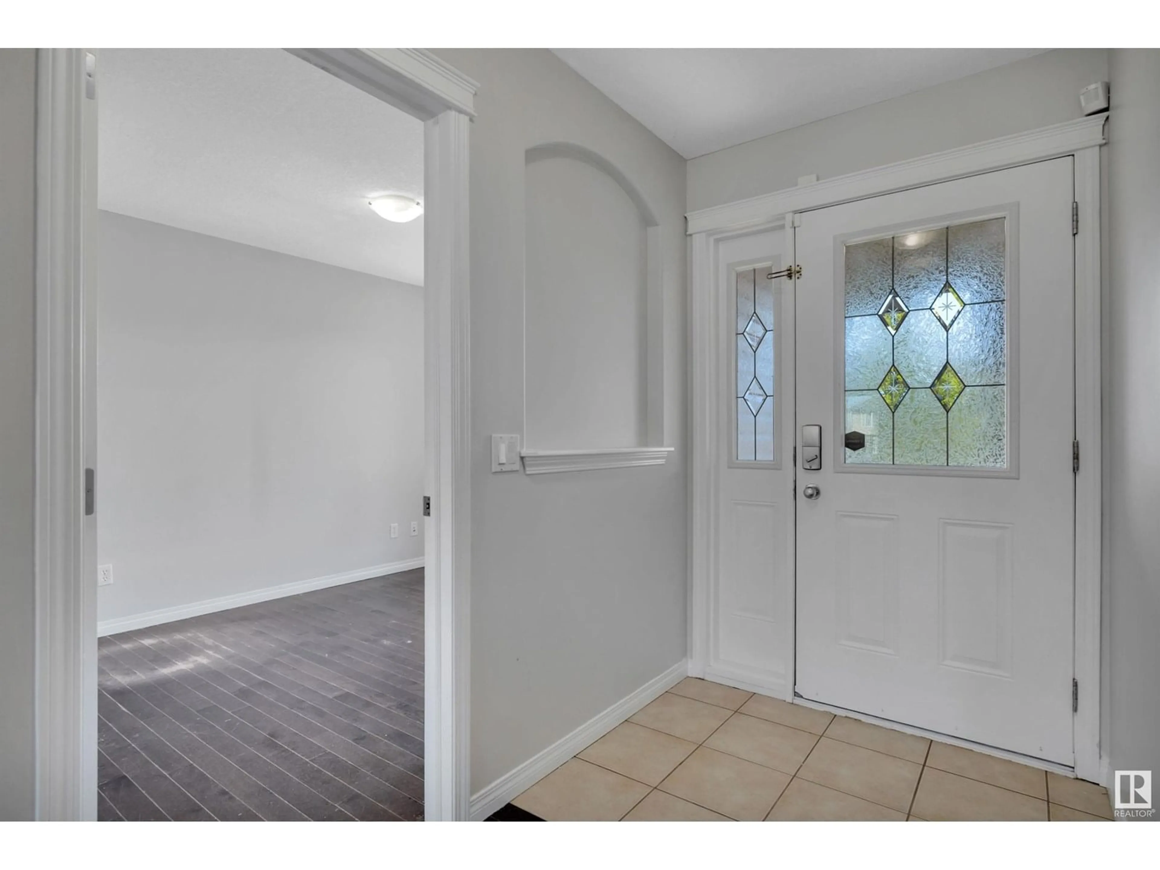 Indoor entryway for 42 WALTERS PL, Leduc Alberta T9E0G2