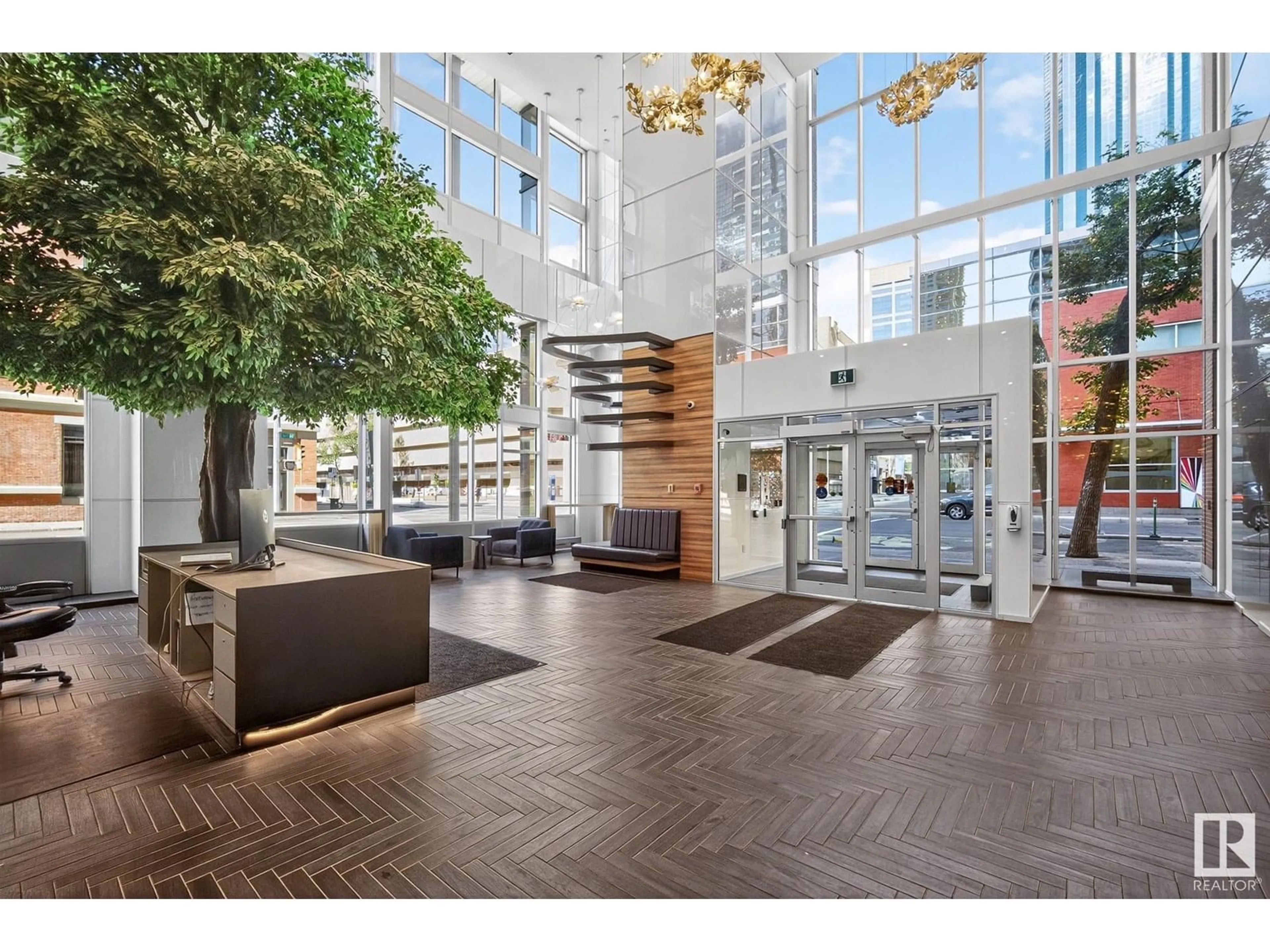 Indoor foyer for 900 10180 103 ST NW, Edmonton Alberta T5J0L1