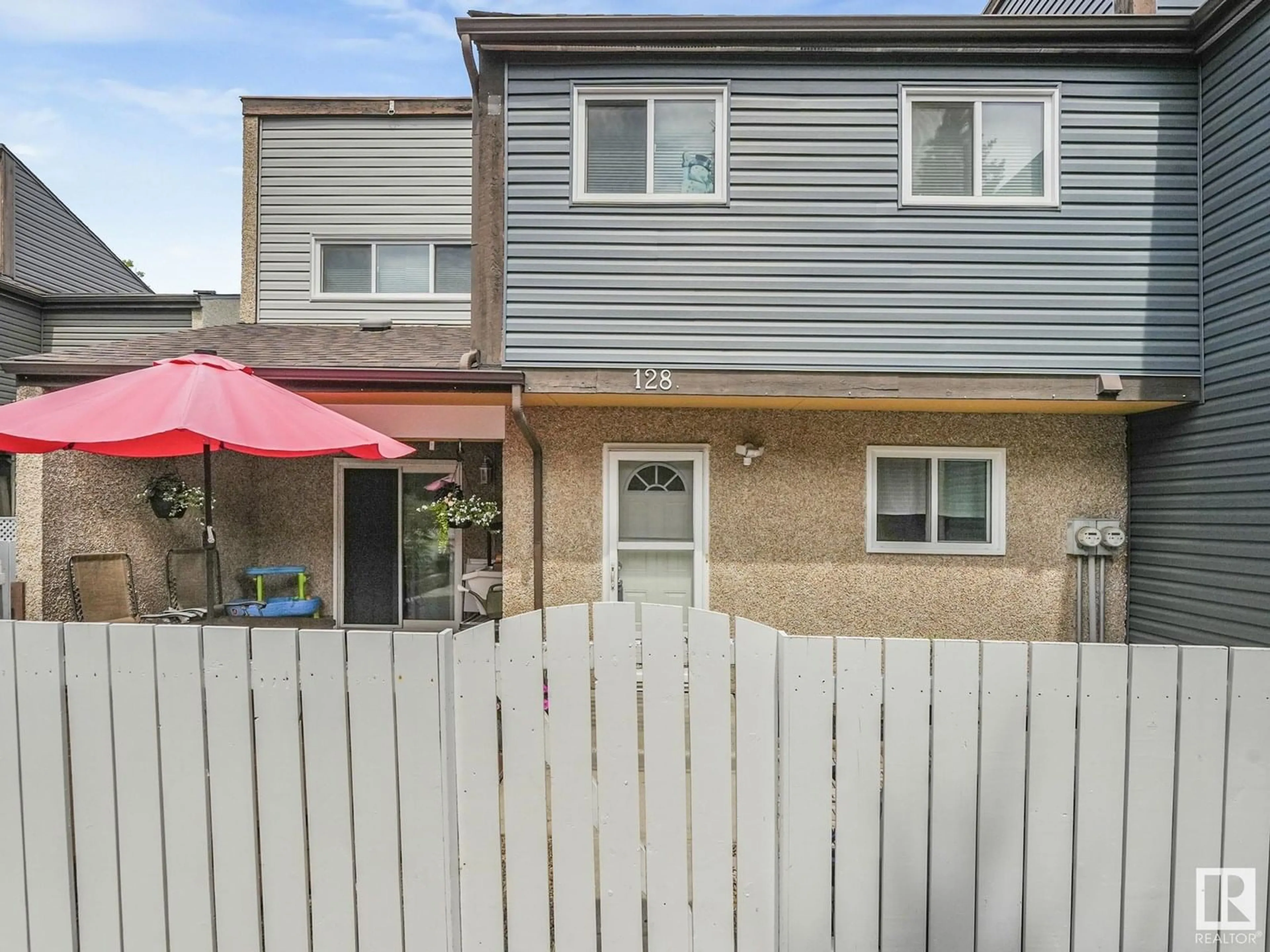 Patio, street for 128 KASKITAYO CO, Edmonton Alberta T6J3T3