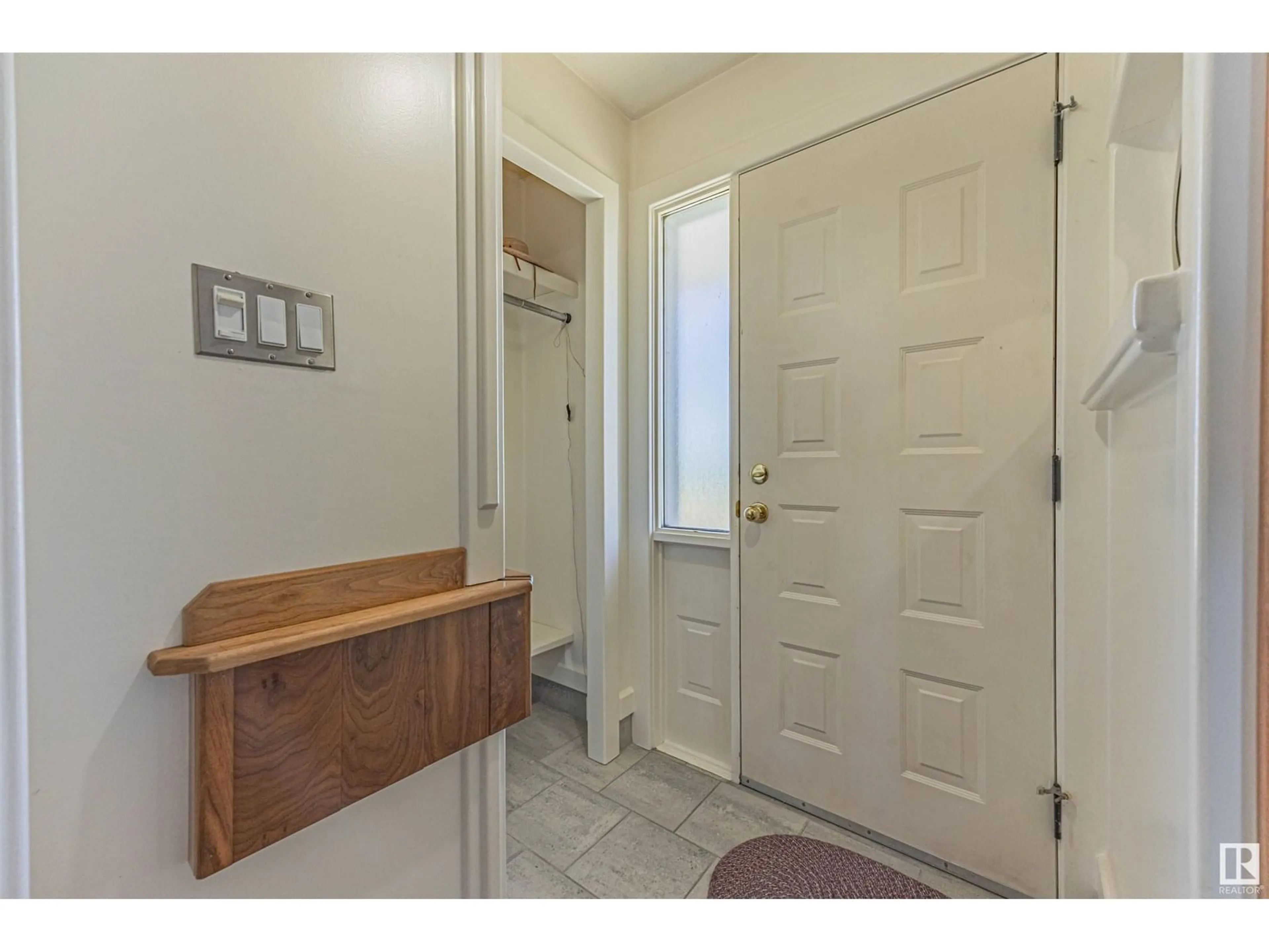 Indoor entryway for 5233 51 AV, Holden Alberta T0B2C0
