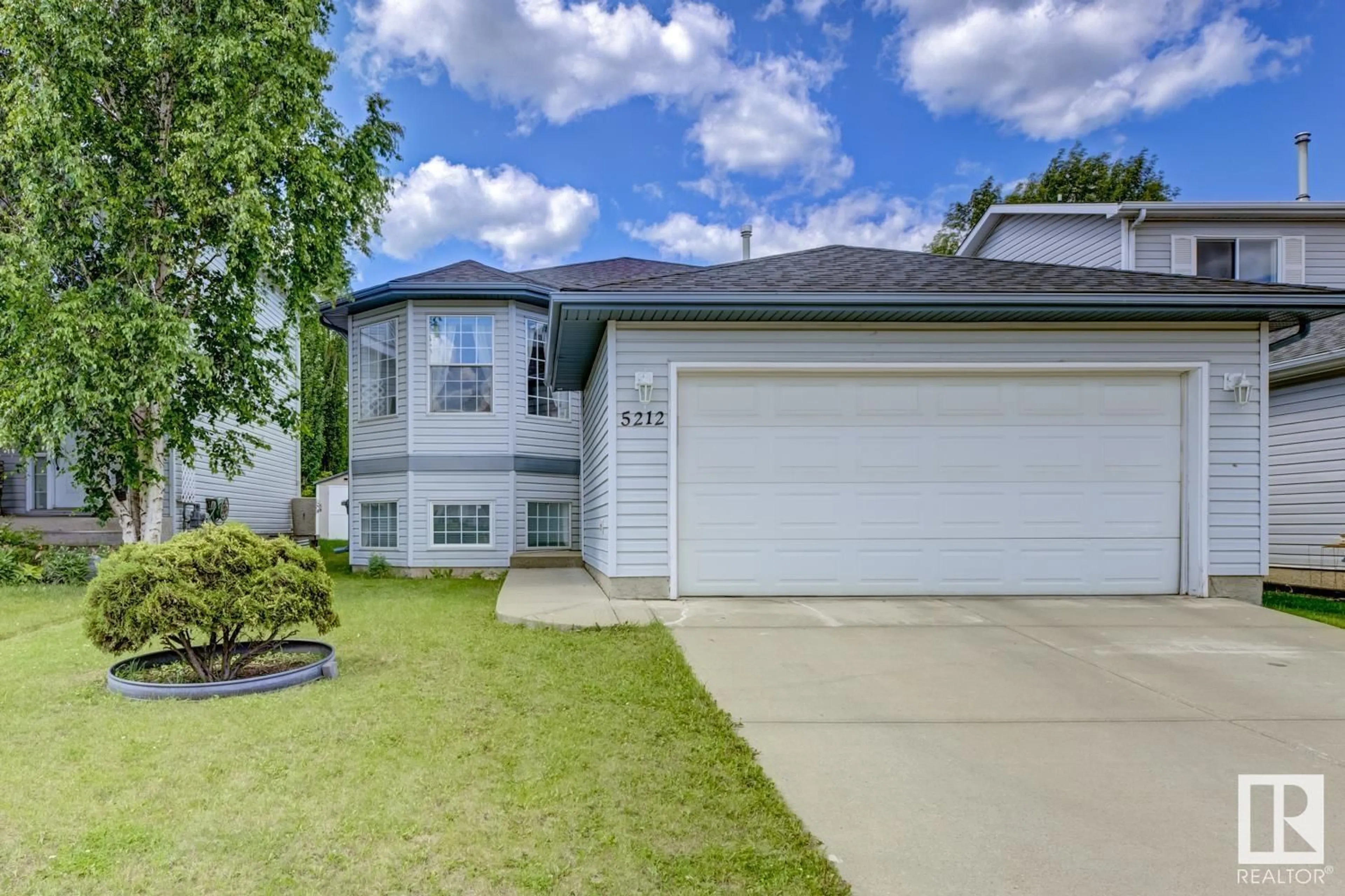 Home with vinyl exterior material, unknown for 5212 138A AV, Edmonton Alberta T5A4Z6
