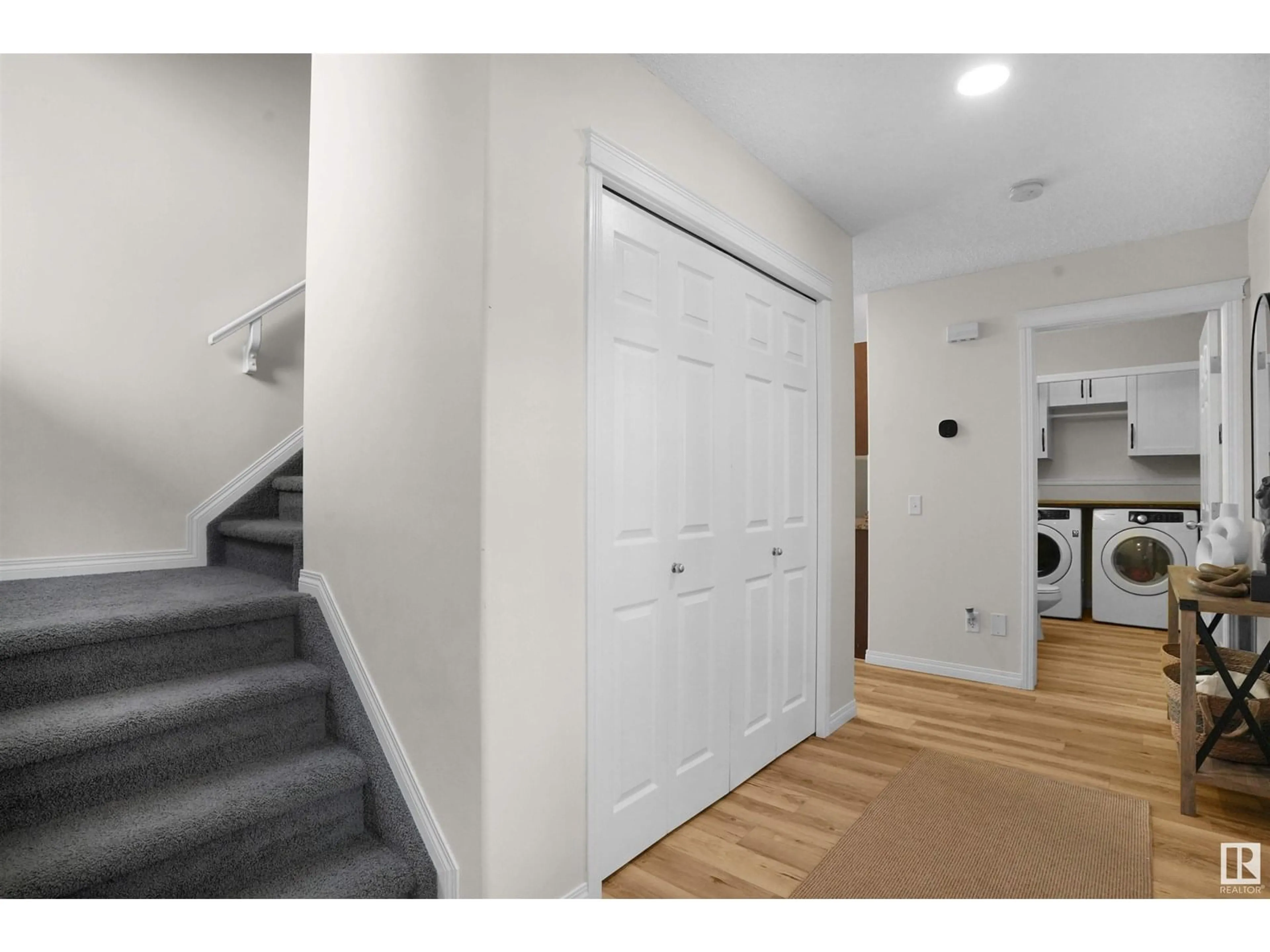 Indoor entryway for 7733 ELLESMERE LN, Sherwood Park Alberta T8H0P7