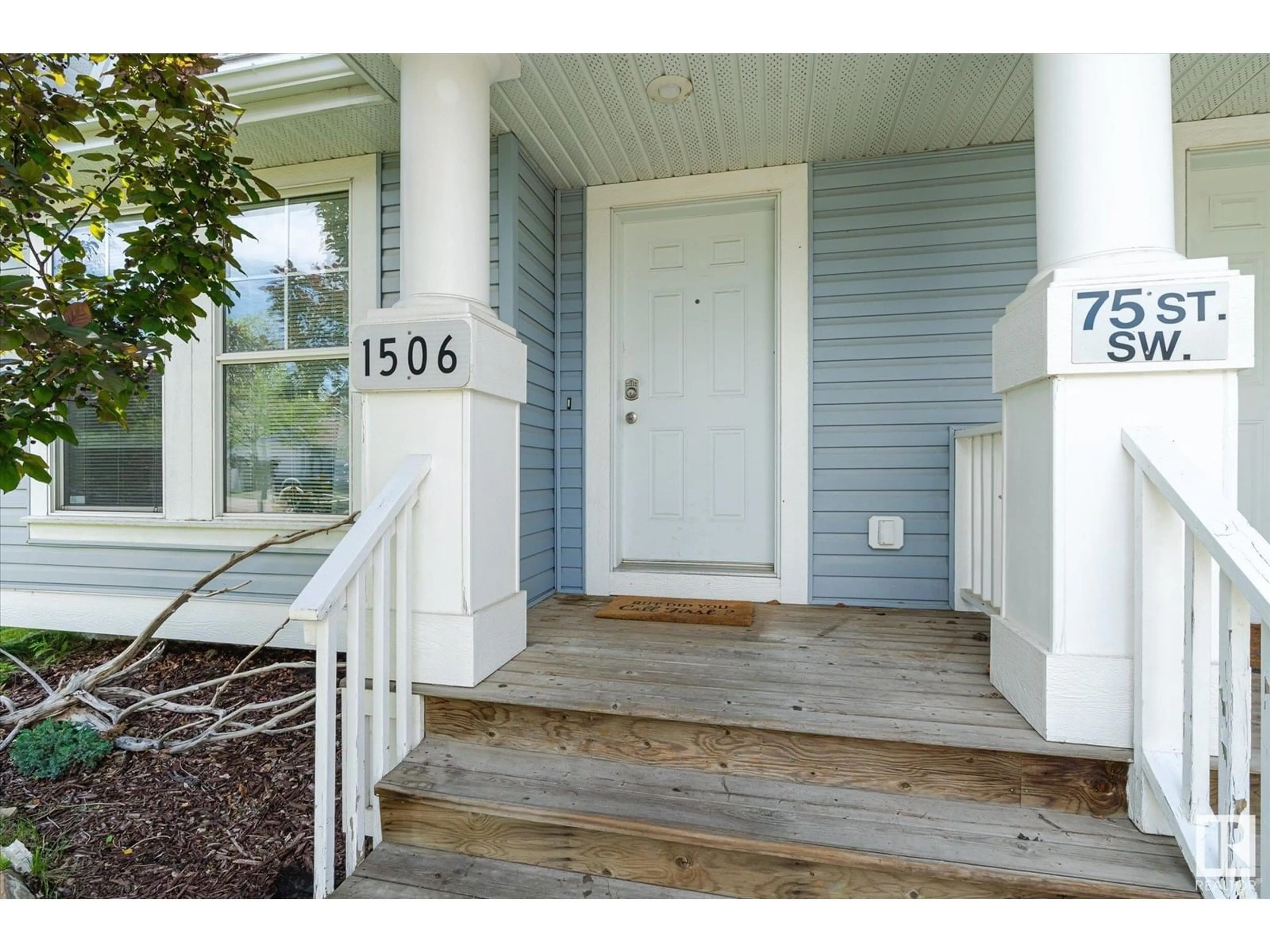 Indoor entryway for 1506 75 ST, Edmonton Alberta T6X0E1