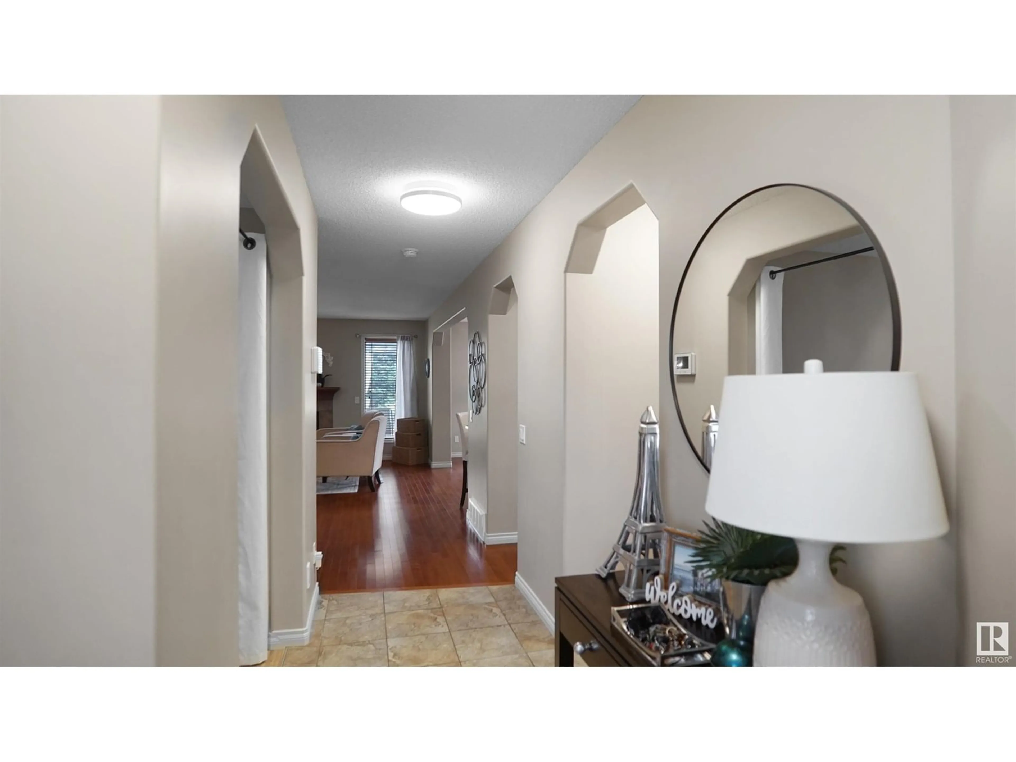 Indoor entryway for 20845 92A AV, Edmonton Alberta T5T3Z1