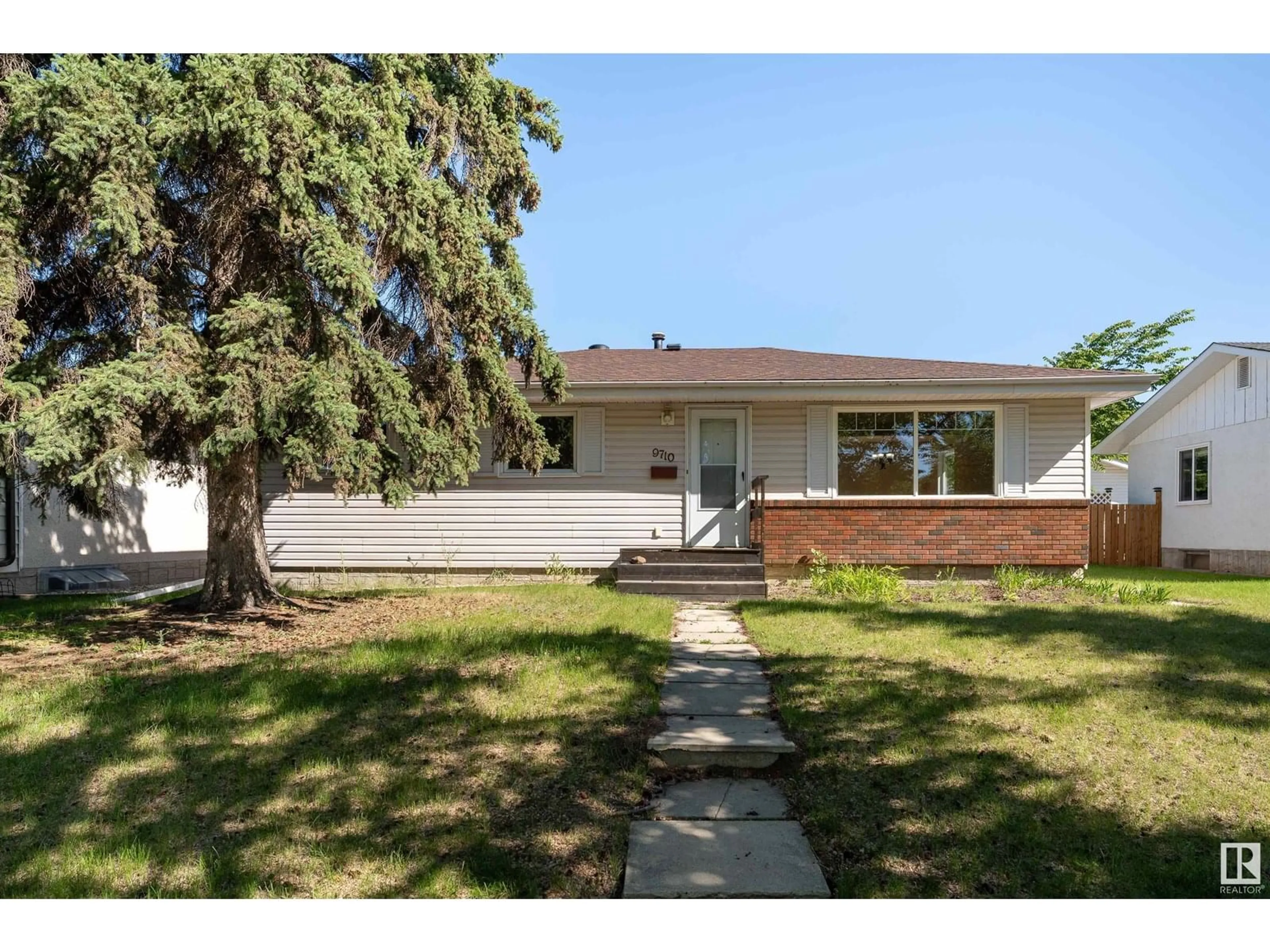 Home with vinyl exterior material, street for 9710 93 AV, Fort Saskatchewan Alberta T8L1N2