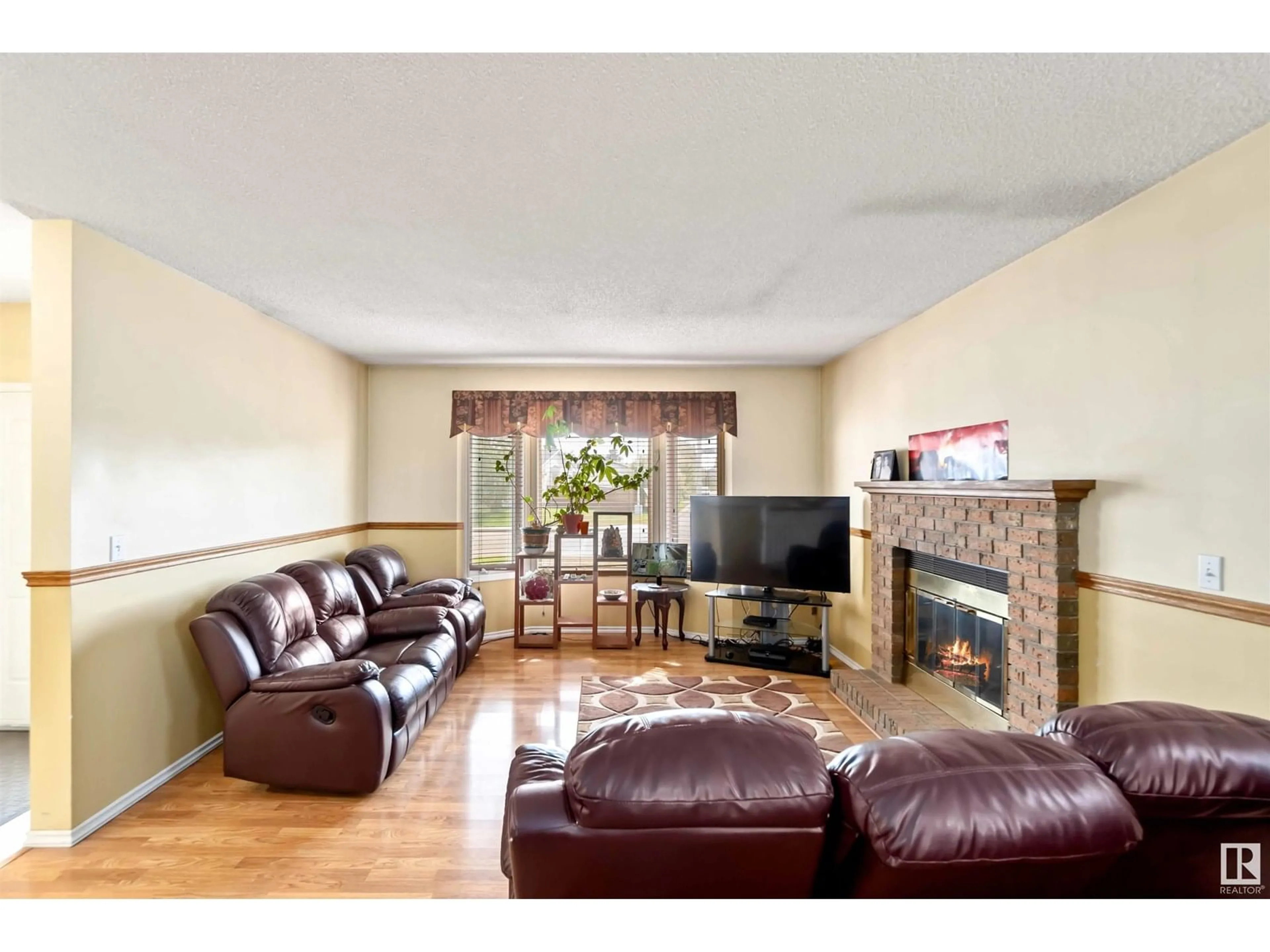 Living room with furniture, unknown for 15839 78 ST, Edmonton Alberta T5Z2V5