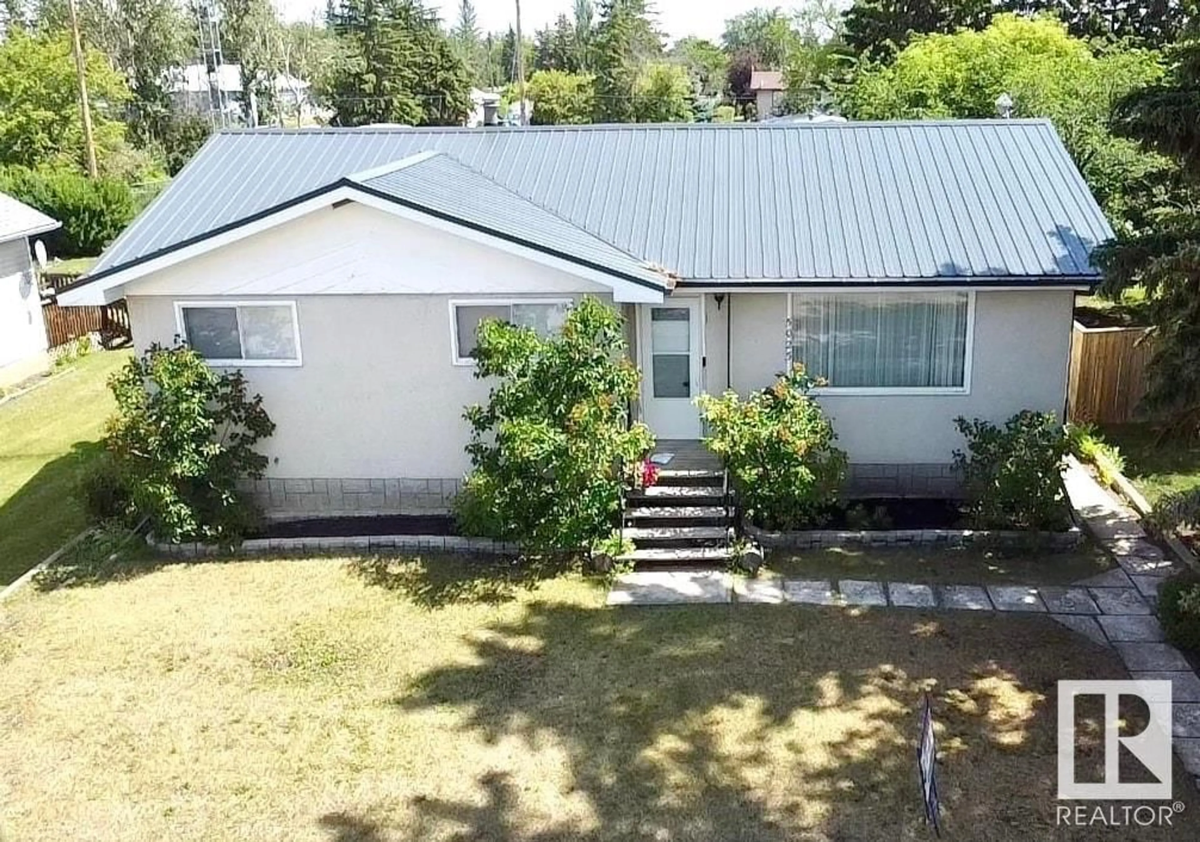 A pic from outside/outdoor area/front of a property/back of a property/a pic from drone, street for 5025 54 ST, Glendon Alberta T0A1P0