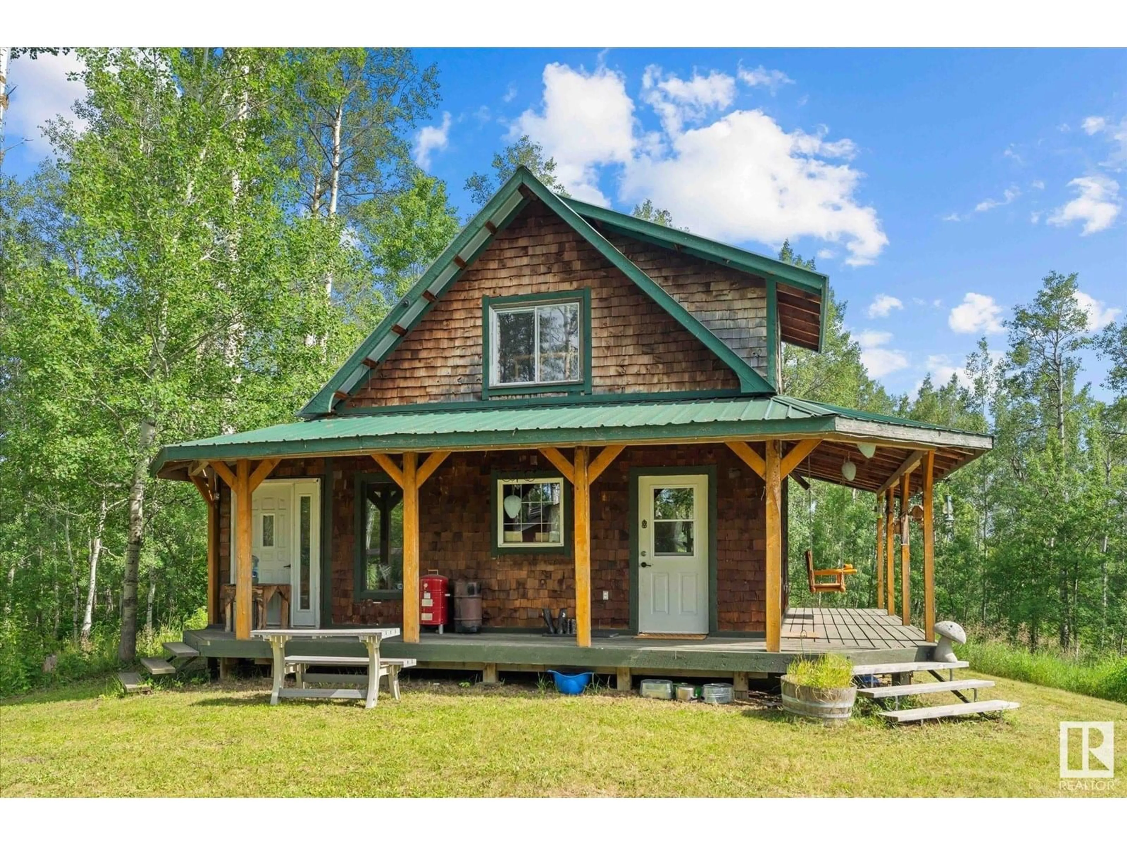 Home with vinyl exterior material, building for 48330 RGE ROAD 281, Rural Leduc County Alberta T0C2P0