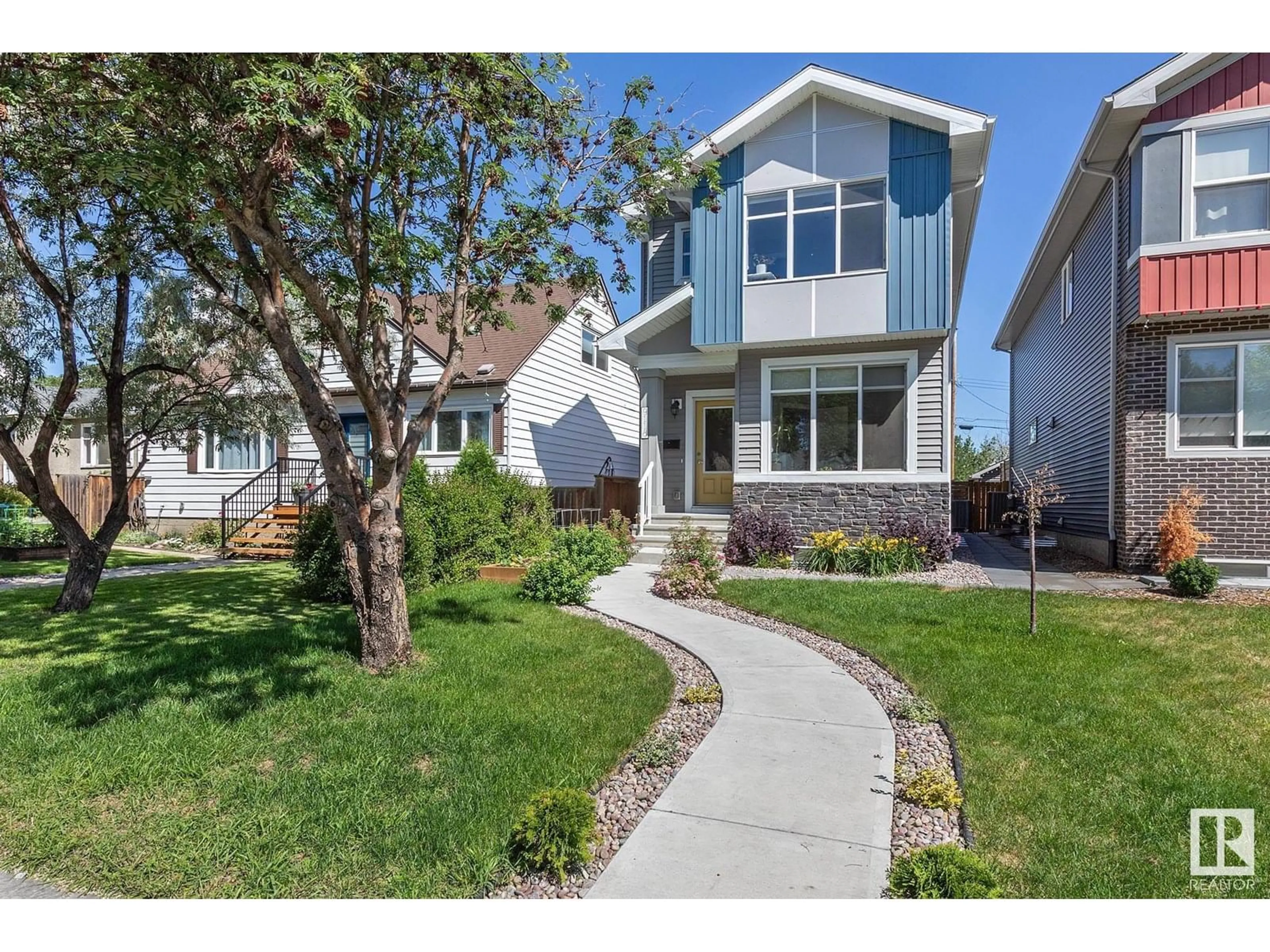 Home with vinyl exterior material, street for NW - 9118 66 AV, Edmonton Alberta T6E0L5