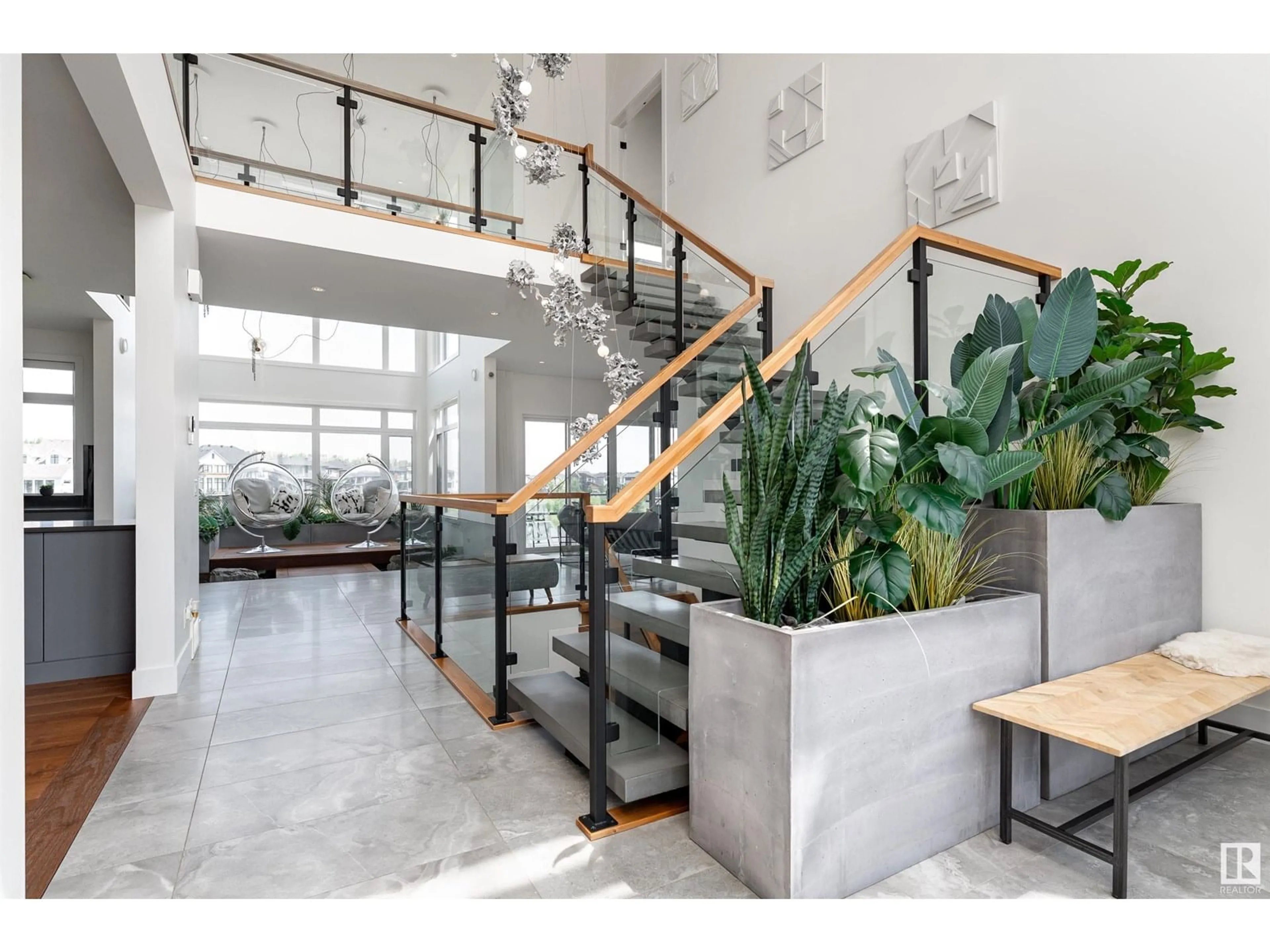 Indoor foyer for 6018 CRAWFORD DR, Edmonton Alberta T6W3Y5