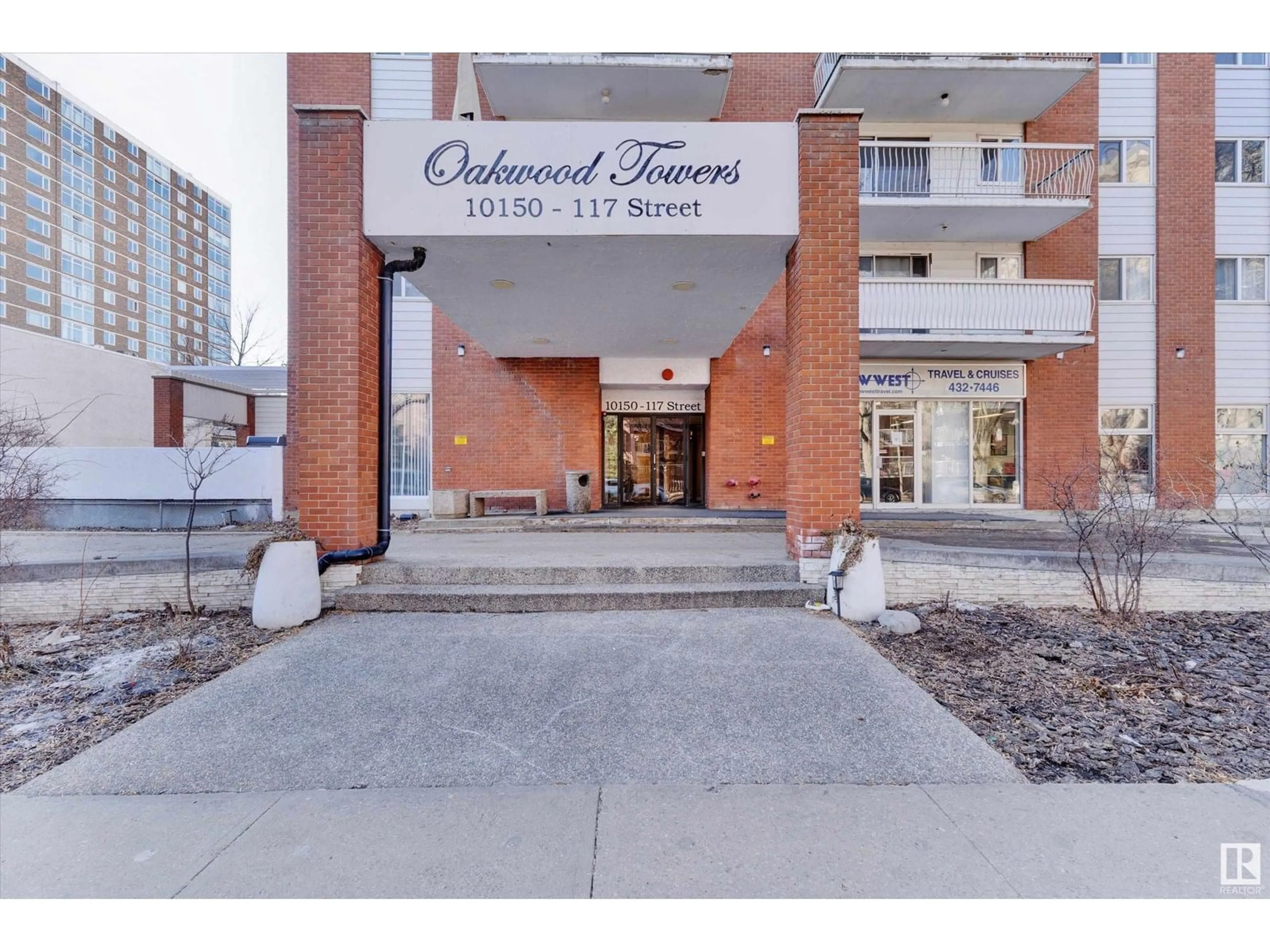 Indoor foyer for #303 - 10150 117 ST, Edmonton Alberta T5K2J2