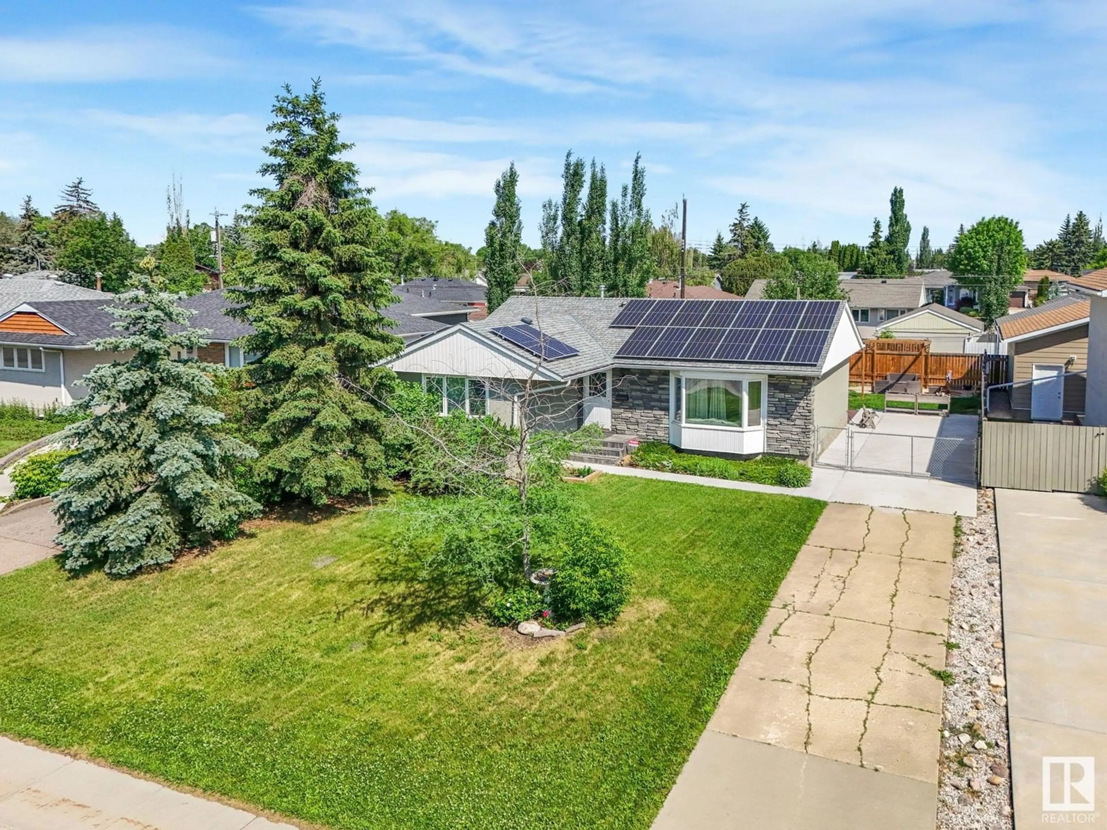 A pic from outside/outdoor area/front of a property/back of a property/a pic from drone, street for 15906 94 AV, Edmonton Alberta T5R5K8