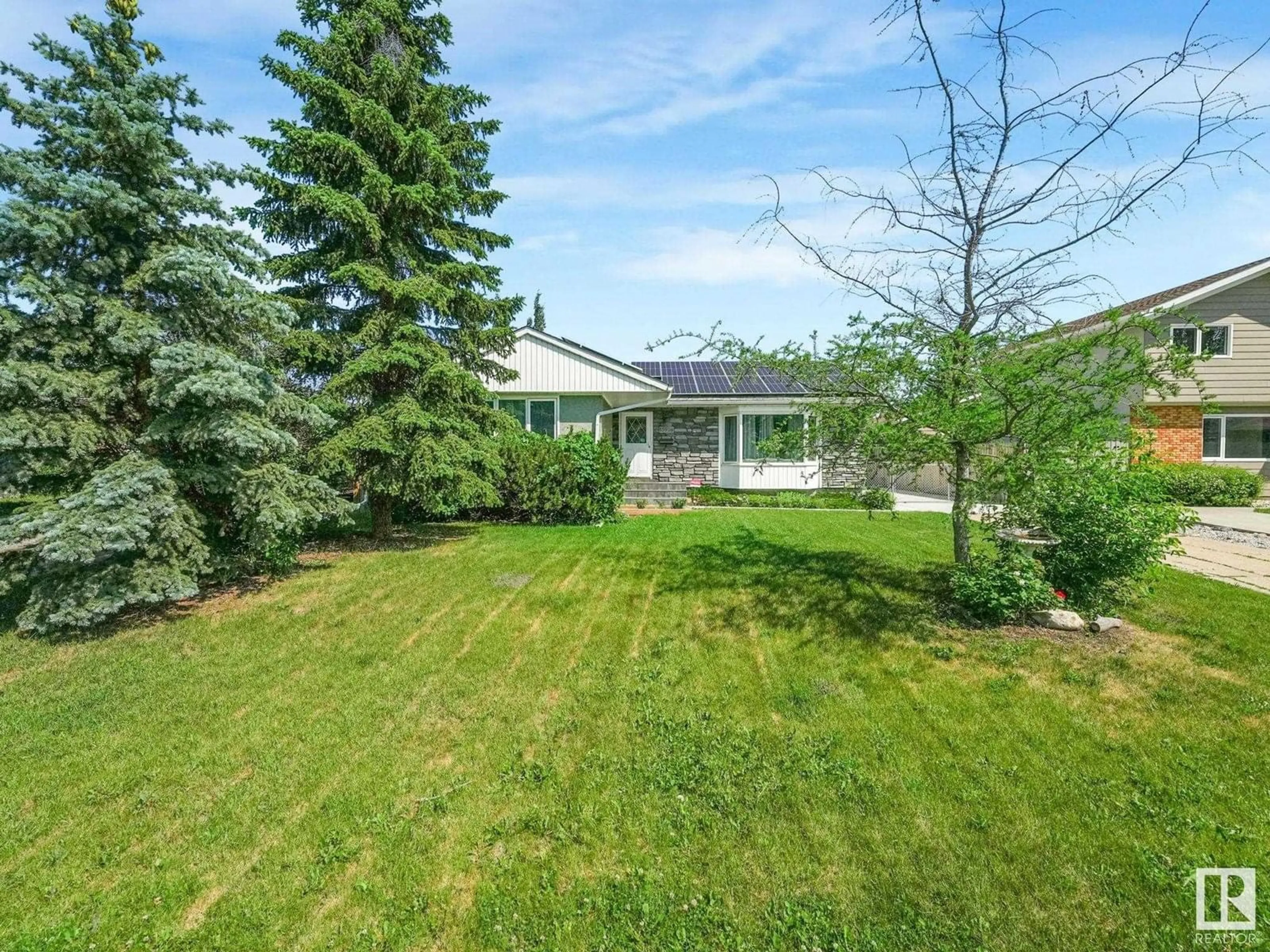 A pic from outside/outdoor area/front of a property/back of a property/a pic from drone, unknown for 15906 94 AV, Edmonton Alberta T5R5K8