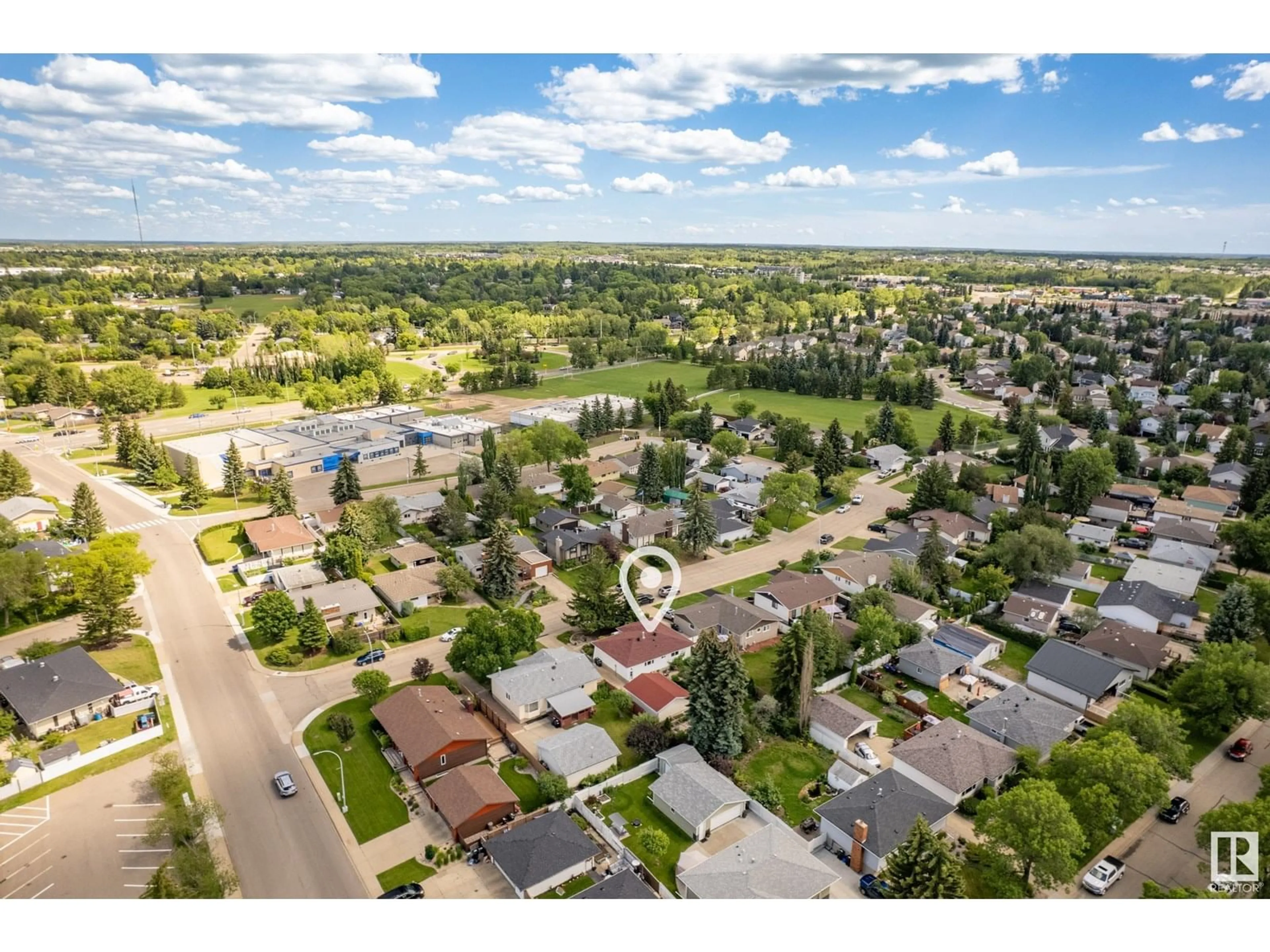 A pic from outside/outdoor area/front of a property/back of a property/a pic from drone, street for 40 HAWKINS CR, Sherwood Park Alberta T8A3P2