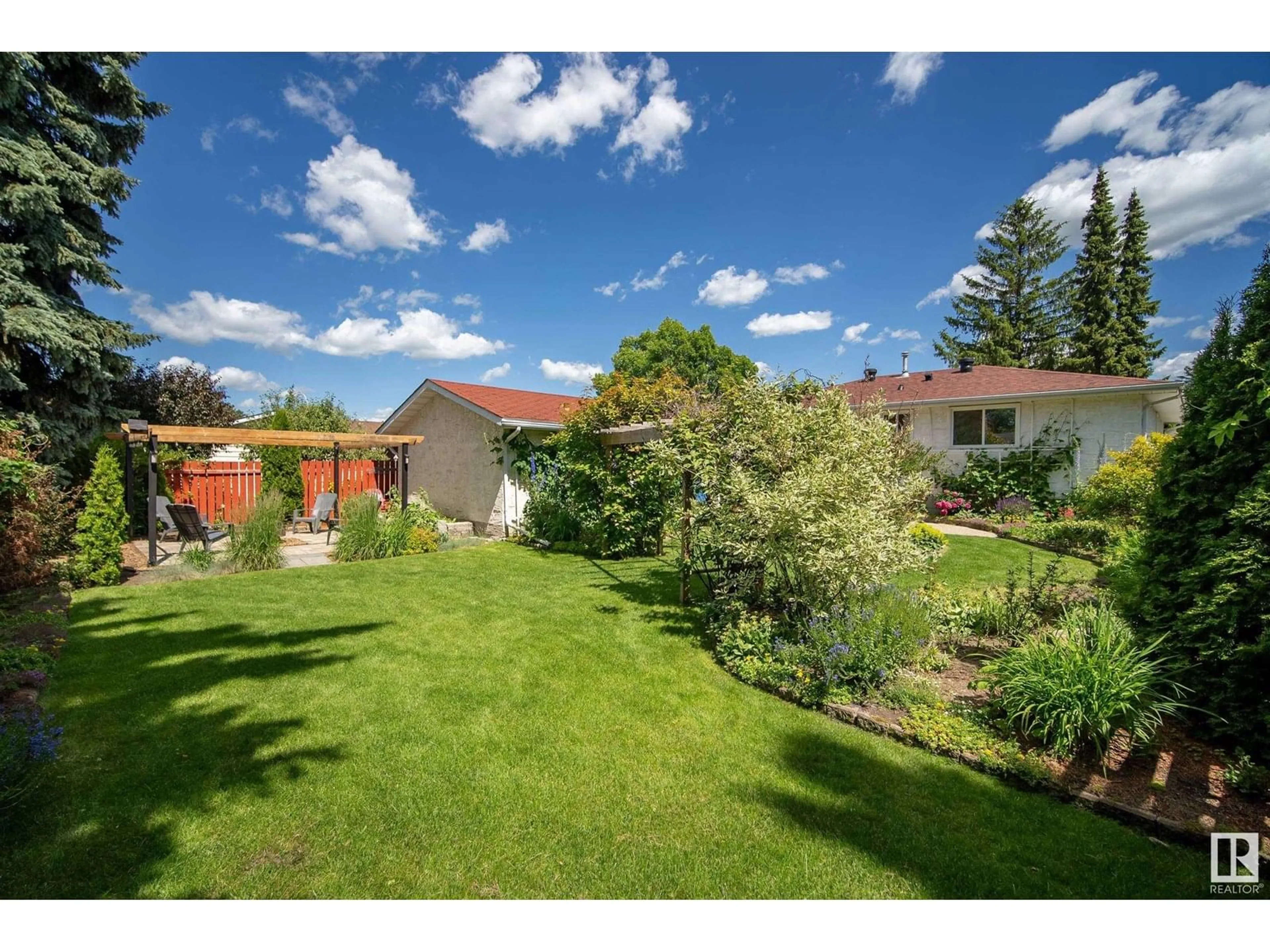 A pic from outside/outdoor area/front of a property/back of a property/a pic from drone, unknown for 40 HAWKINS CR, Sherwood Park Alberta T8A3P2