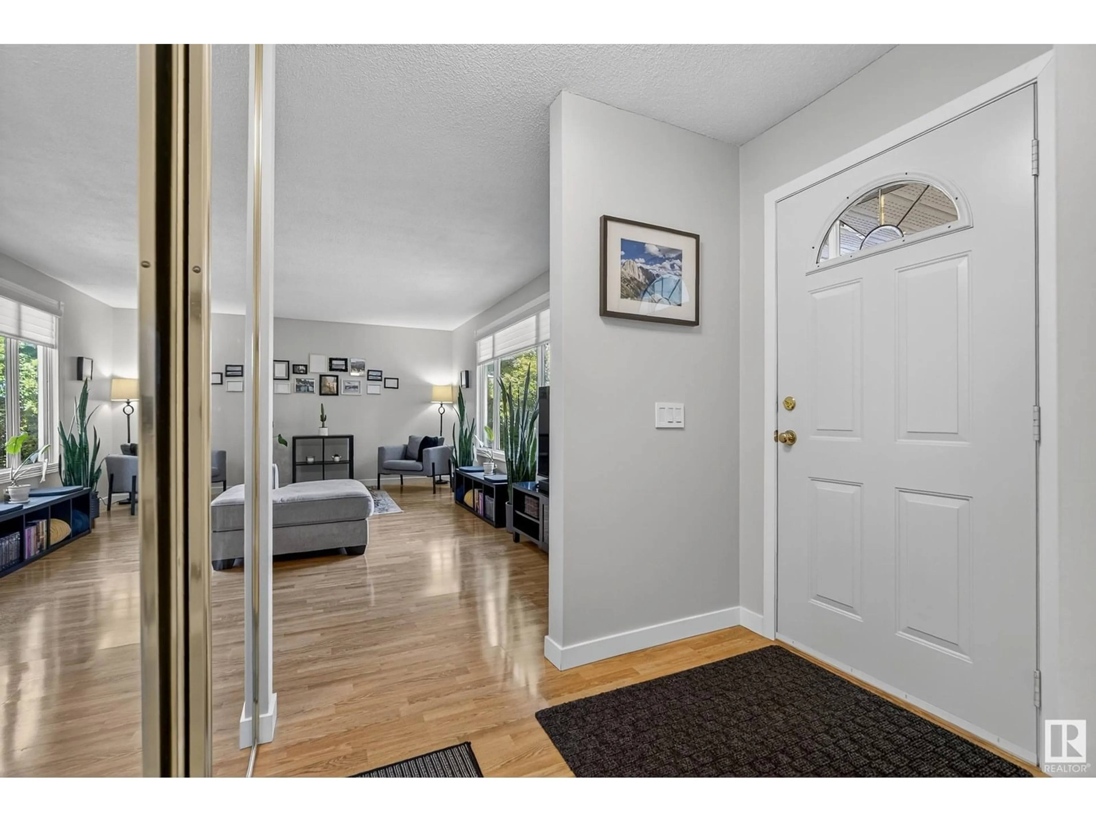 Indoor entryway for 40 HAWKINS CR, Sherwood Park Alberta T8A3P2