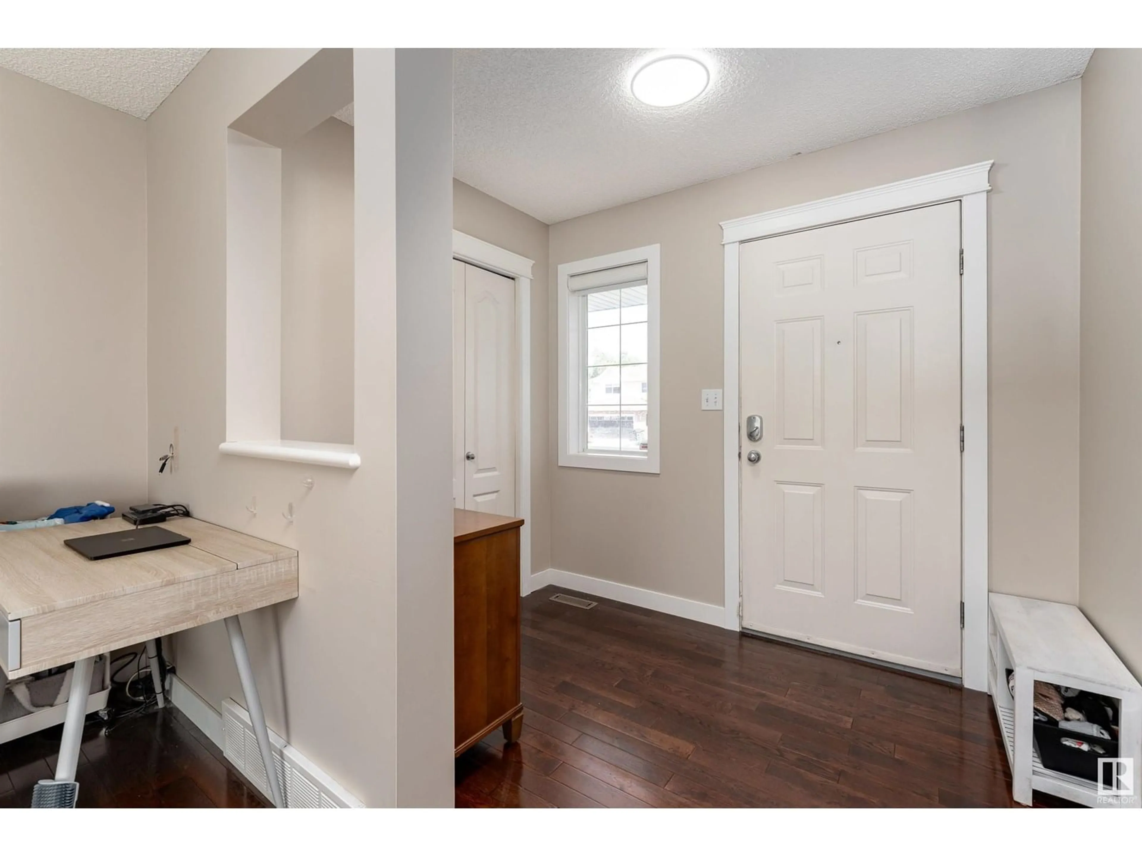 Indoor entryway for 18 CAVAN CR, Sherwood Park Alberta T8H2K6