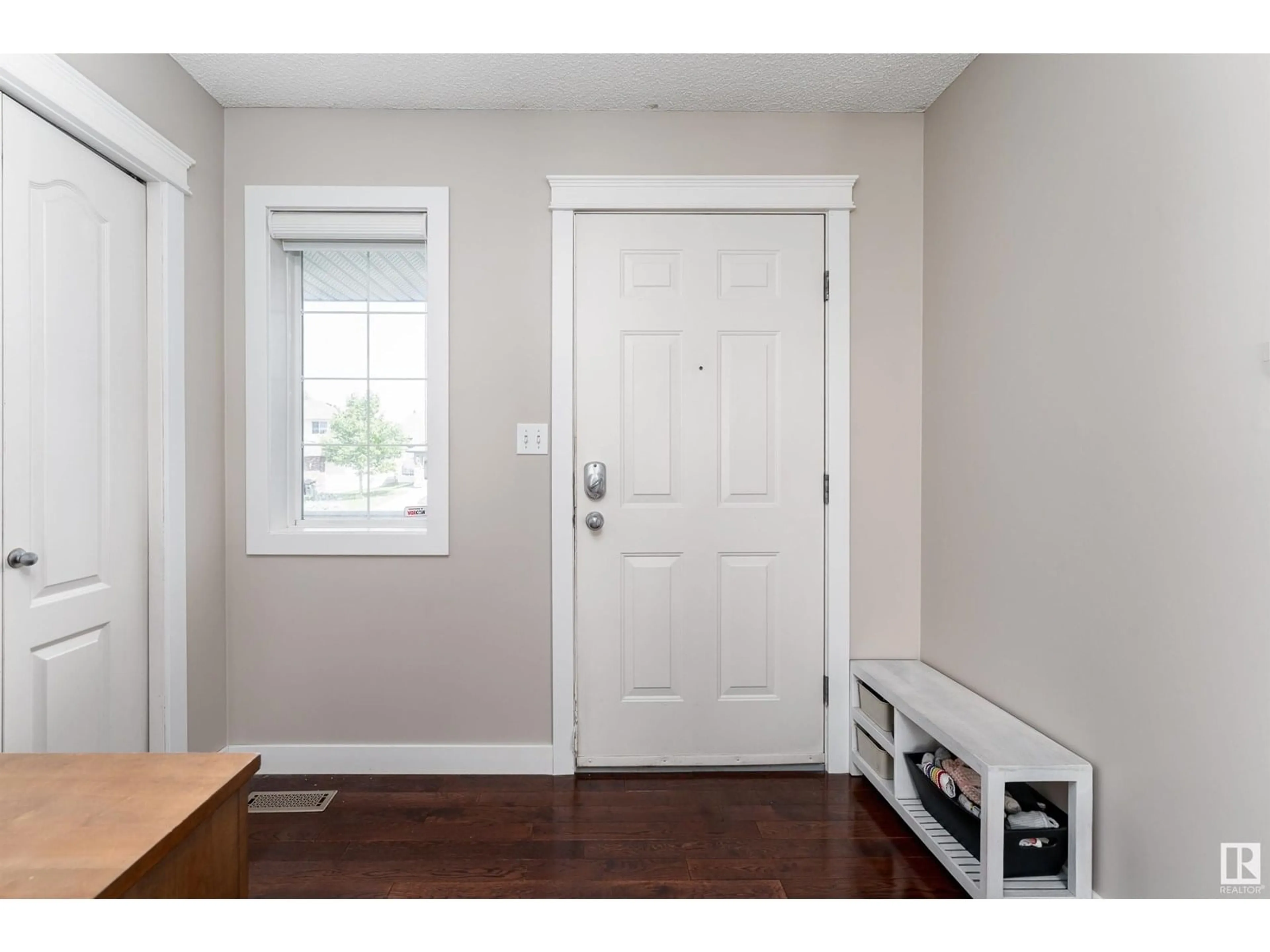 Indoor entryway for 18 CAVAN CR, Sherwood Park Alberta T8H2K6
