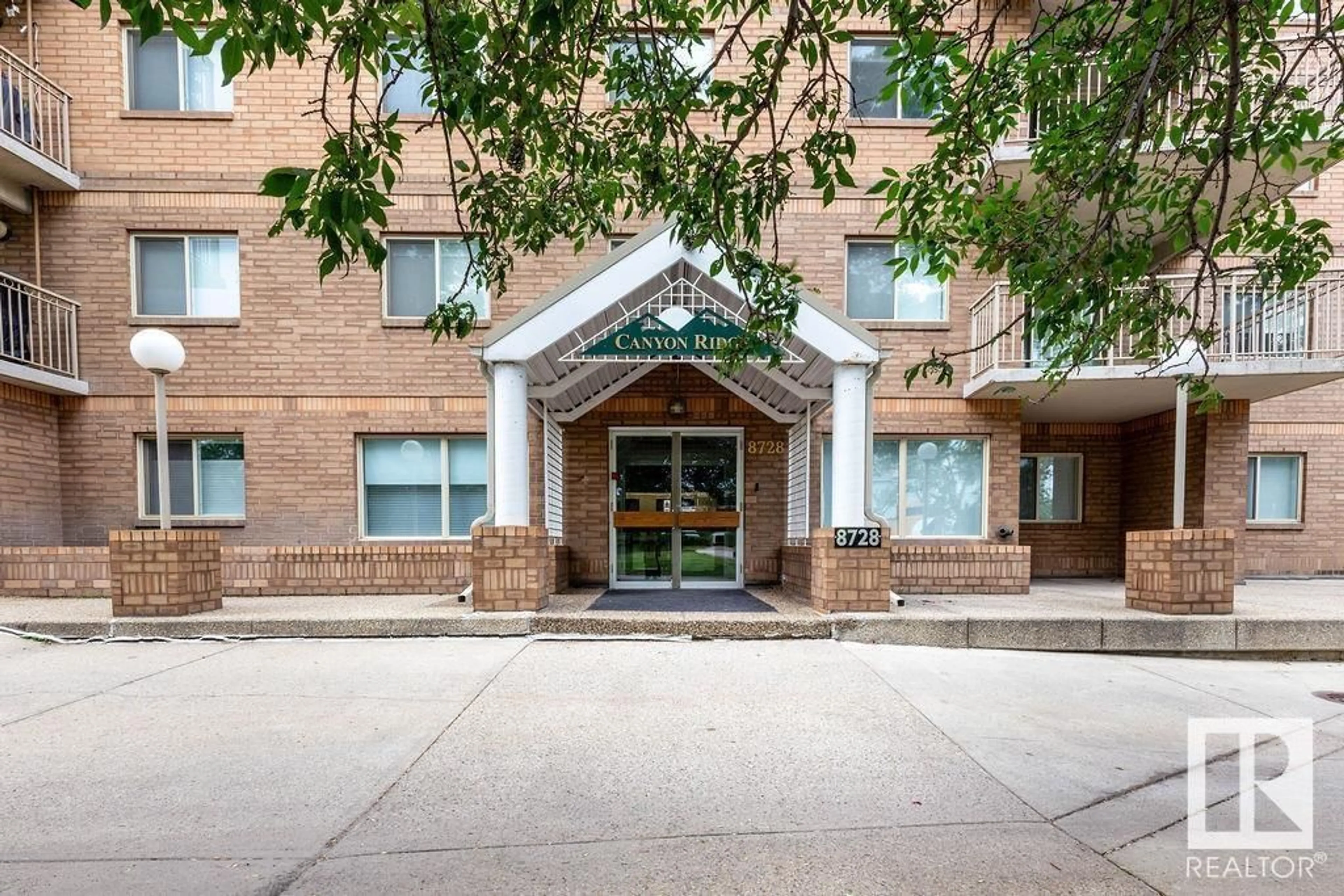 Indoor foyer for #203 - 8728 GATEWAY BV, Edmonton Alberta T6E6K3