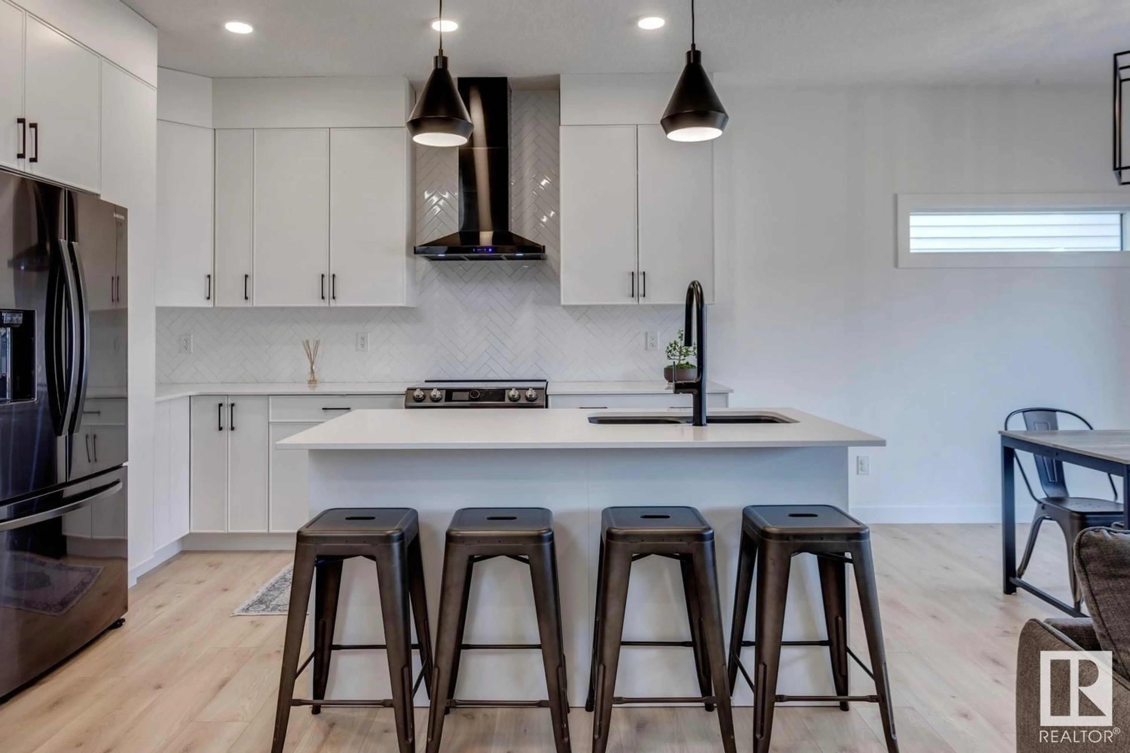 Contemporary kitchen, unknown for 6 DALY PL, Fort Saskatchewan Alberta T8L0X3