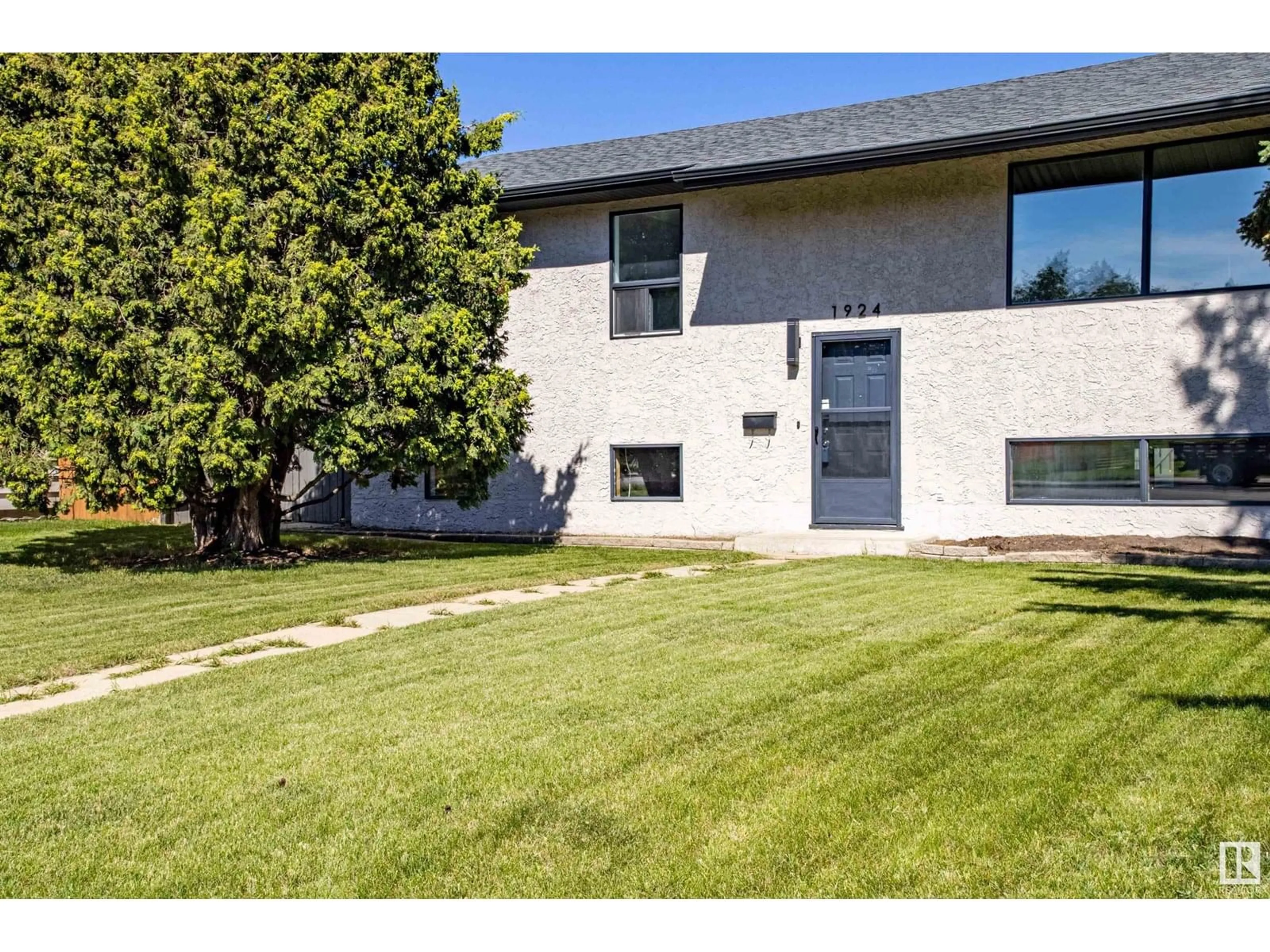 Unknown for 1924 62 ST, Edmonton Alberta T6L1L9