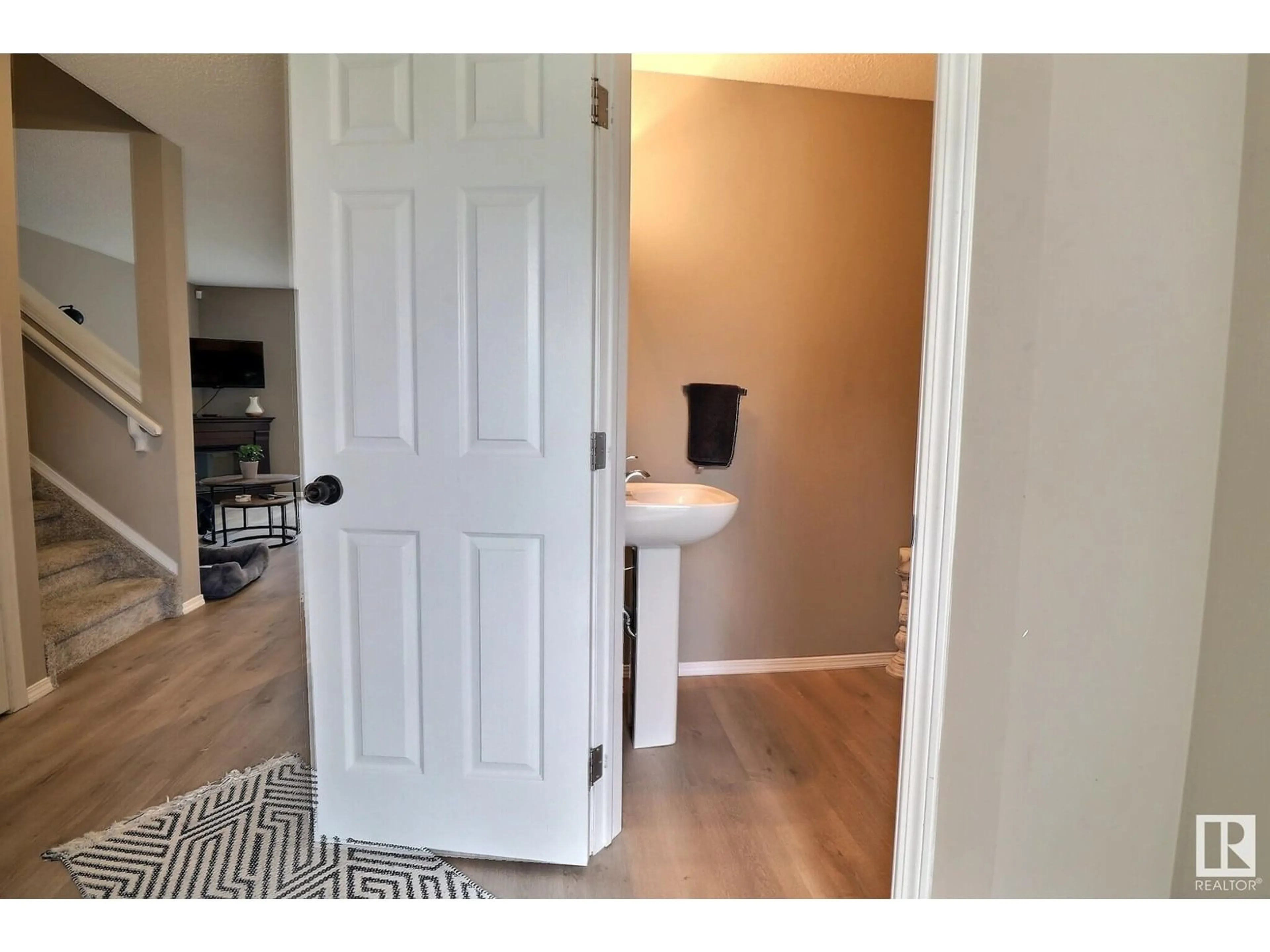 Indoor entryway for 36 - 287 MACEWAN RD, Edmonton Alberta T6W1T4